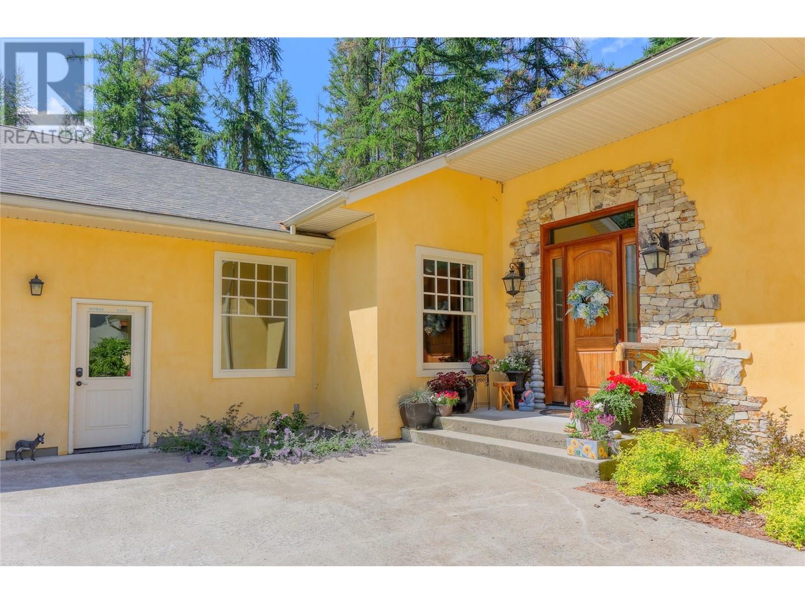 9309 Station Road, Trail, British Columbia  V1R 4W6 - Photo 6 - 10353118