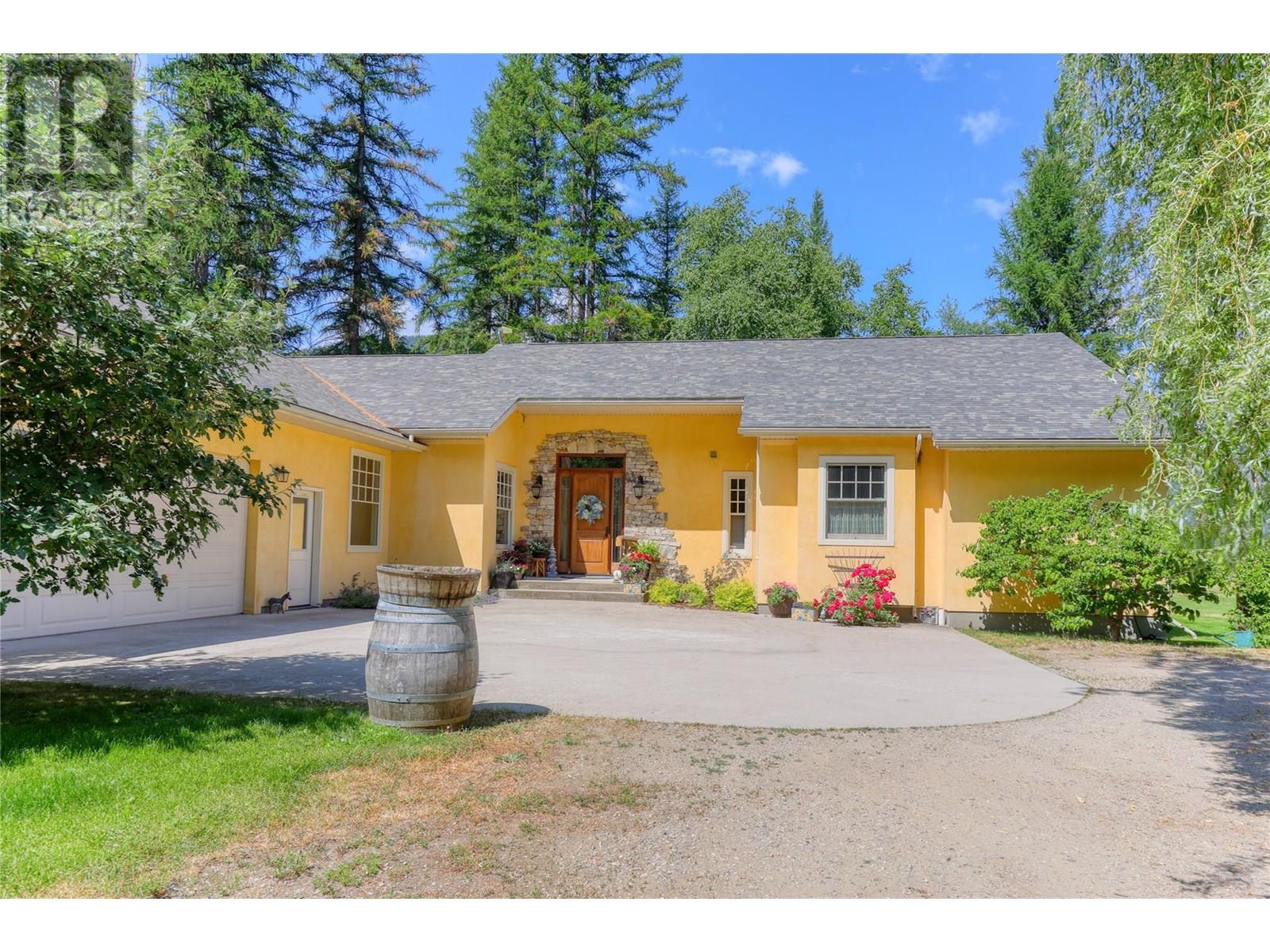 9309 Station Road, Trail, British Columbia  V1R 4W6 - Photo 7 - 10353118