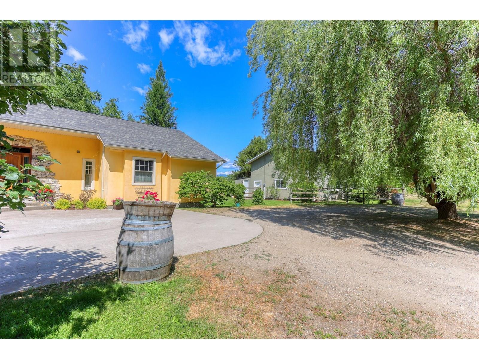 9309 Station Road, Trail, British Columbia  V1R 4W6 - Photo 8 - 10353118