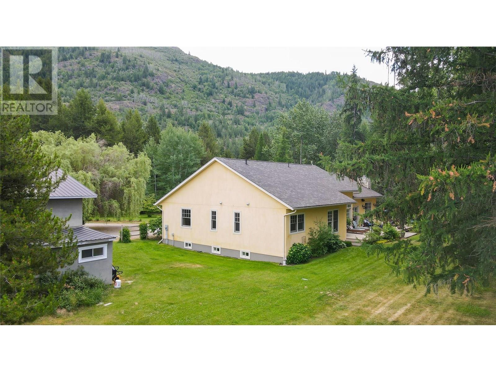 9309 Station Road, Trail, British Columbia  V1R 4W6 - Photo 85 - 10353118