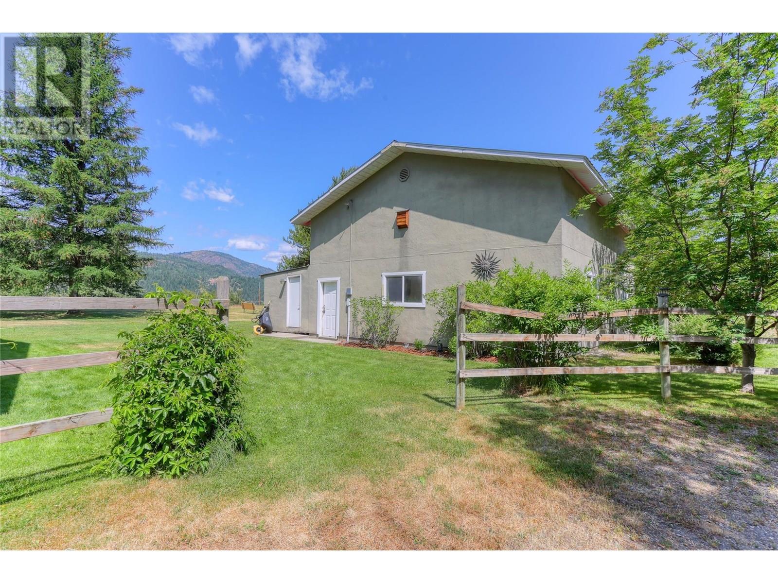 9309 Station Road, Trail, British Columbia  V1R 4W6 - Photo 9 - 10353118