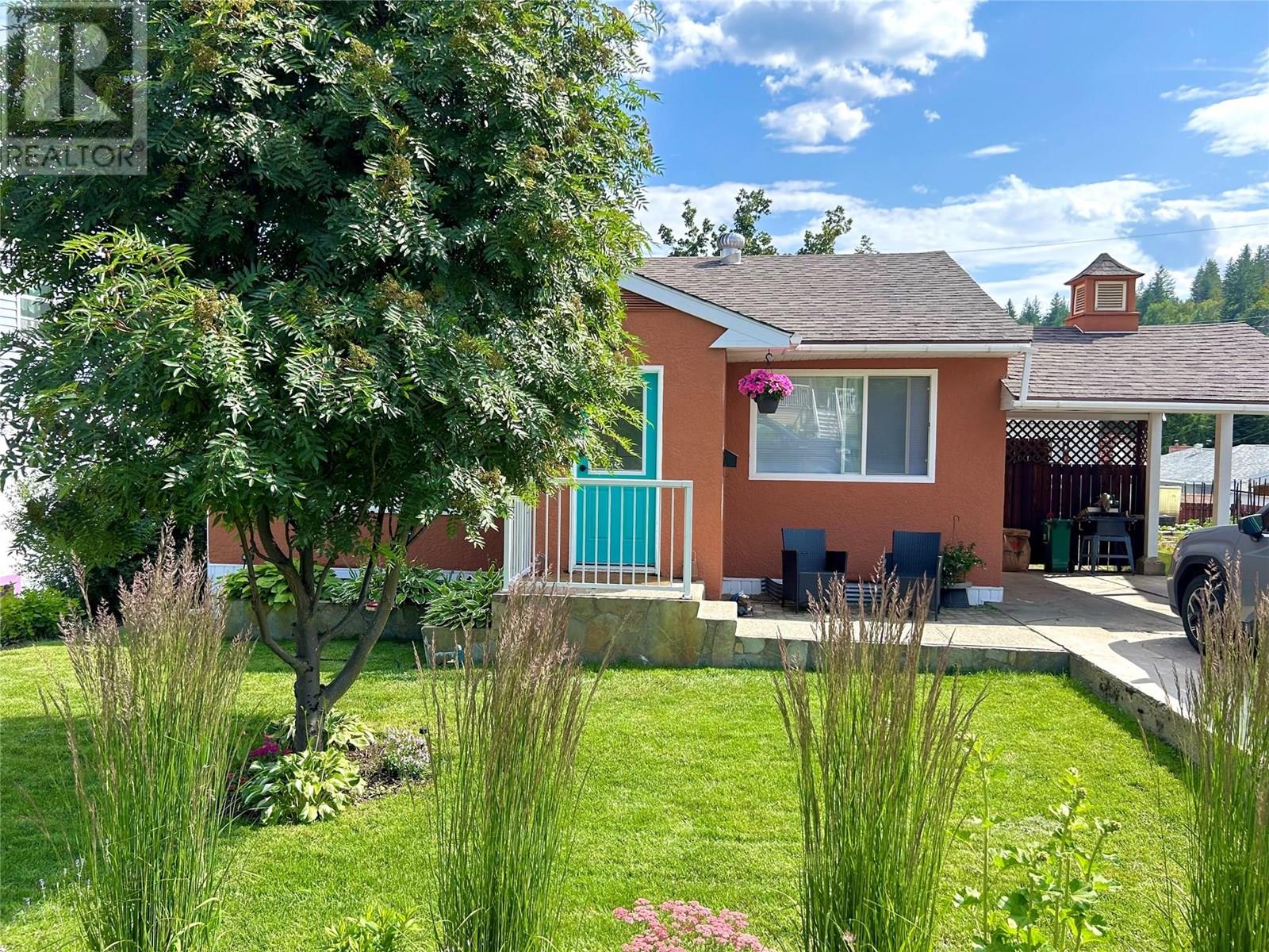 906 Thackeray Street, Trail, British Columbia  V1R 2C2 - Photo 1 - 10352873