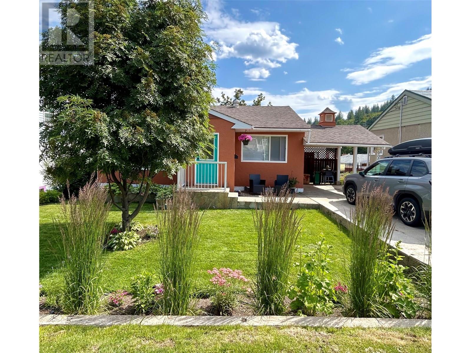906 Thackeray Street, Trail, British Columbia  V1R 2C2 - Photo 2 - 10352873