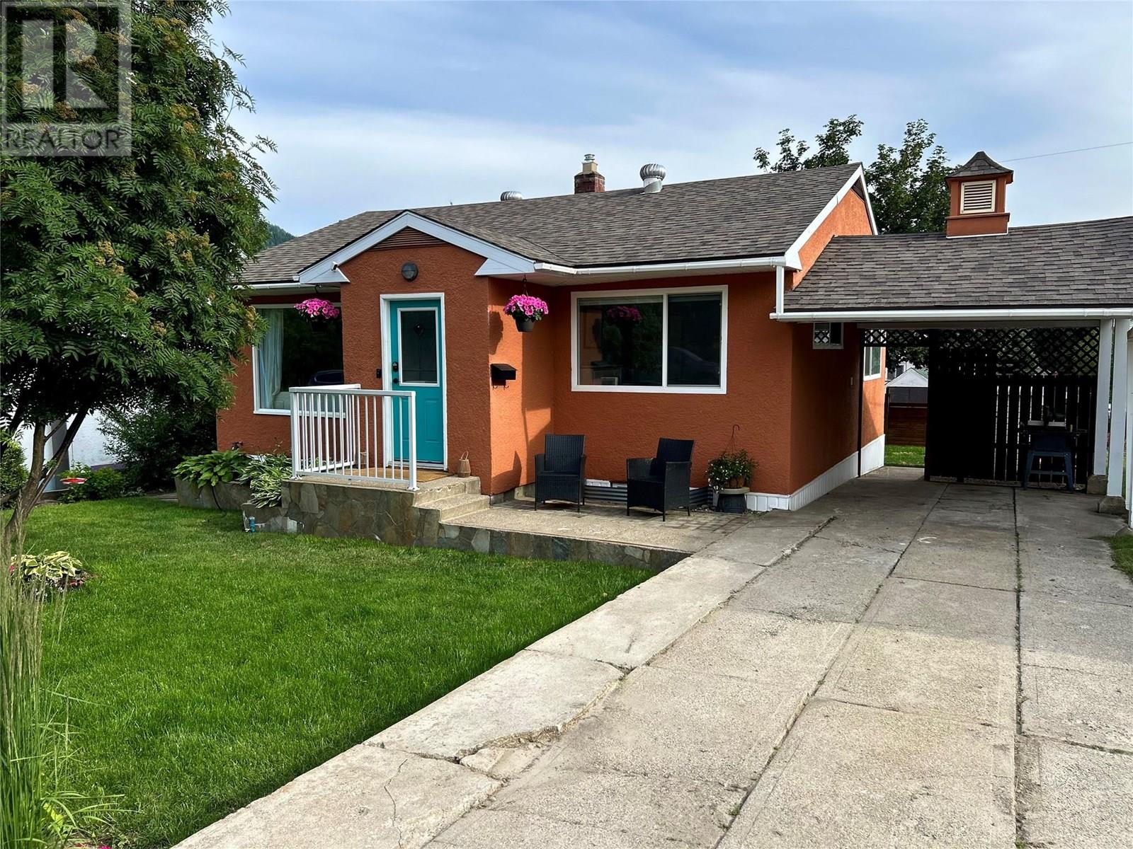 906 Thackeray Street, Trail, British Columbia  V1R 2C2 - Photo 3 - 10352873