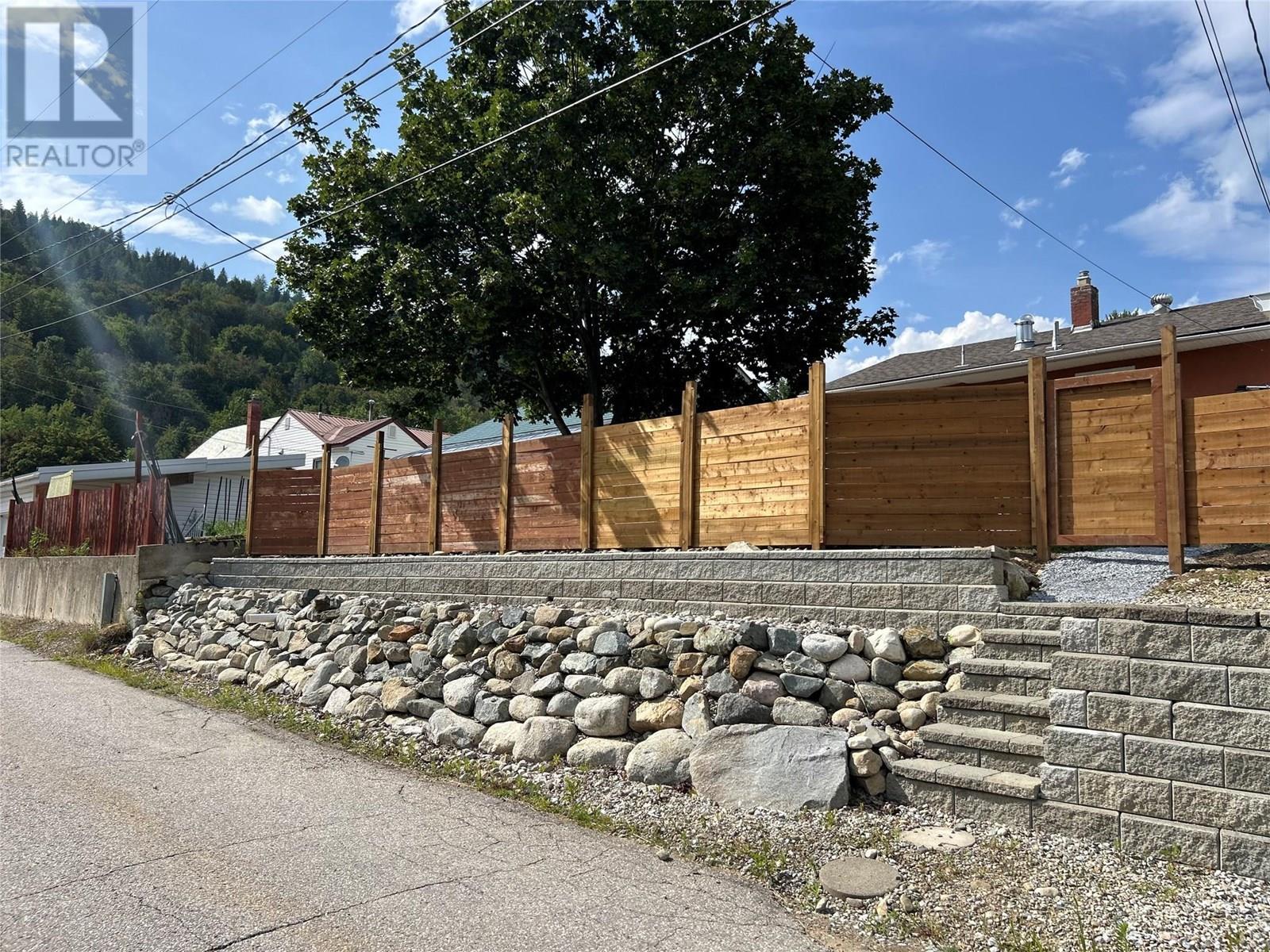 906 Thackeray Street, Trail, British Columbia  V1R 2C2 - Photo 51 - 10352873