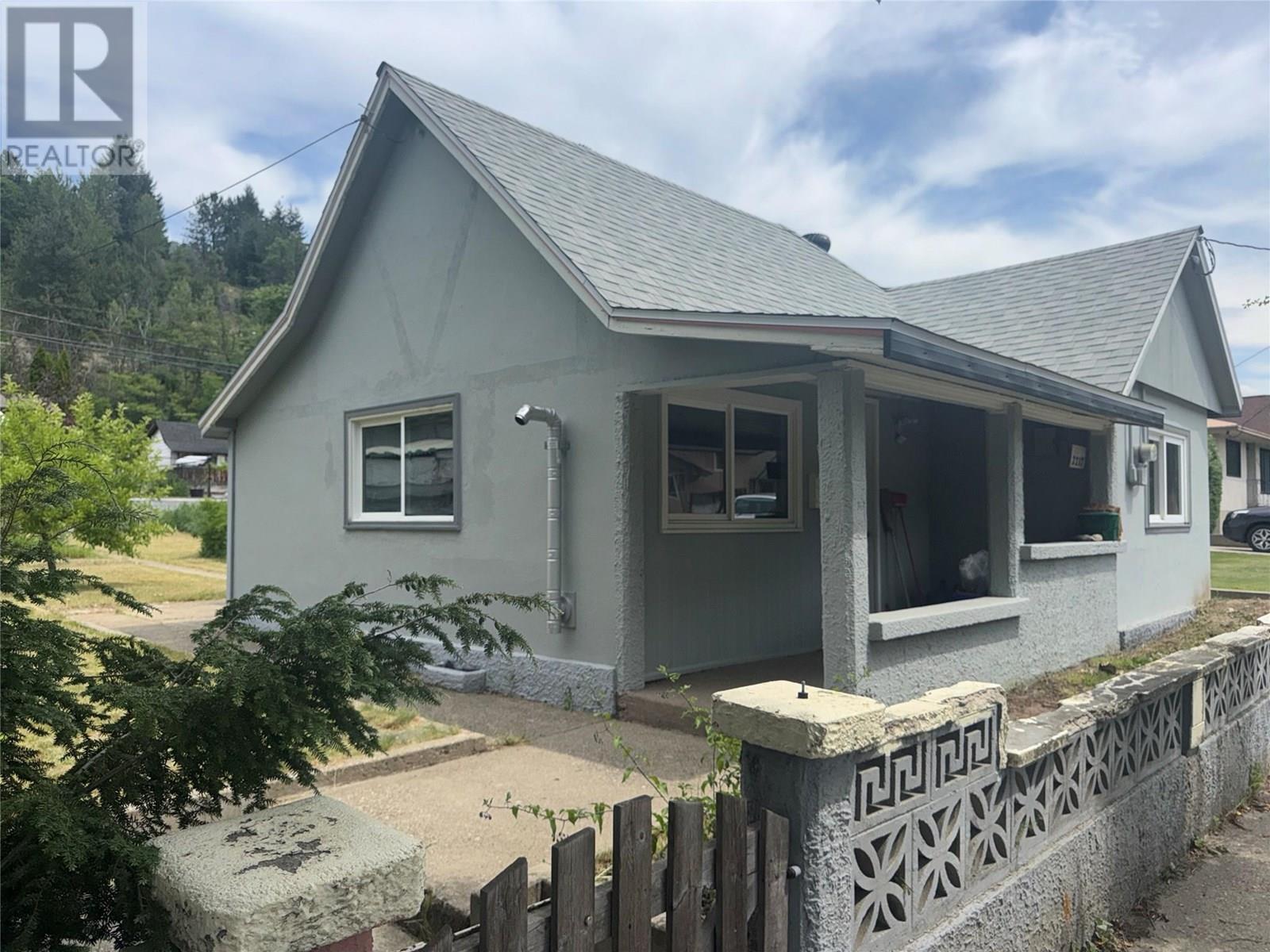2217 Seventh Avenue, Trail, British Columbia  V1R 3C9 - Photo 1 - 10352813
