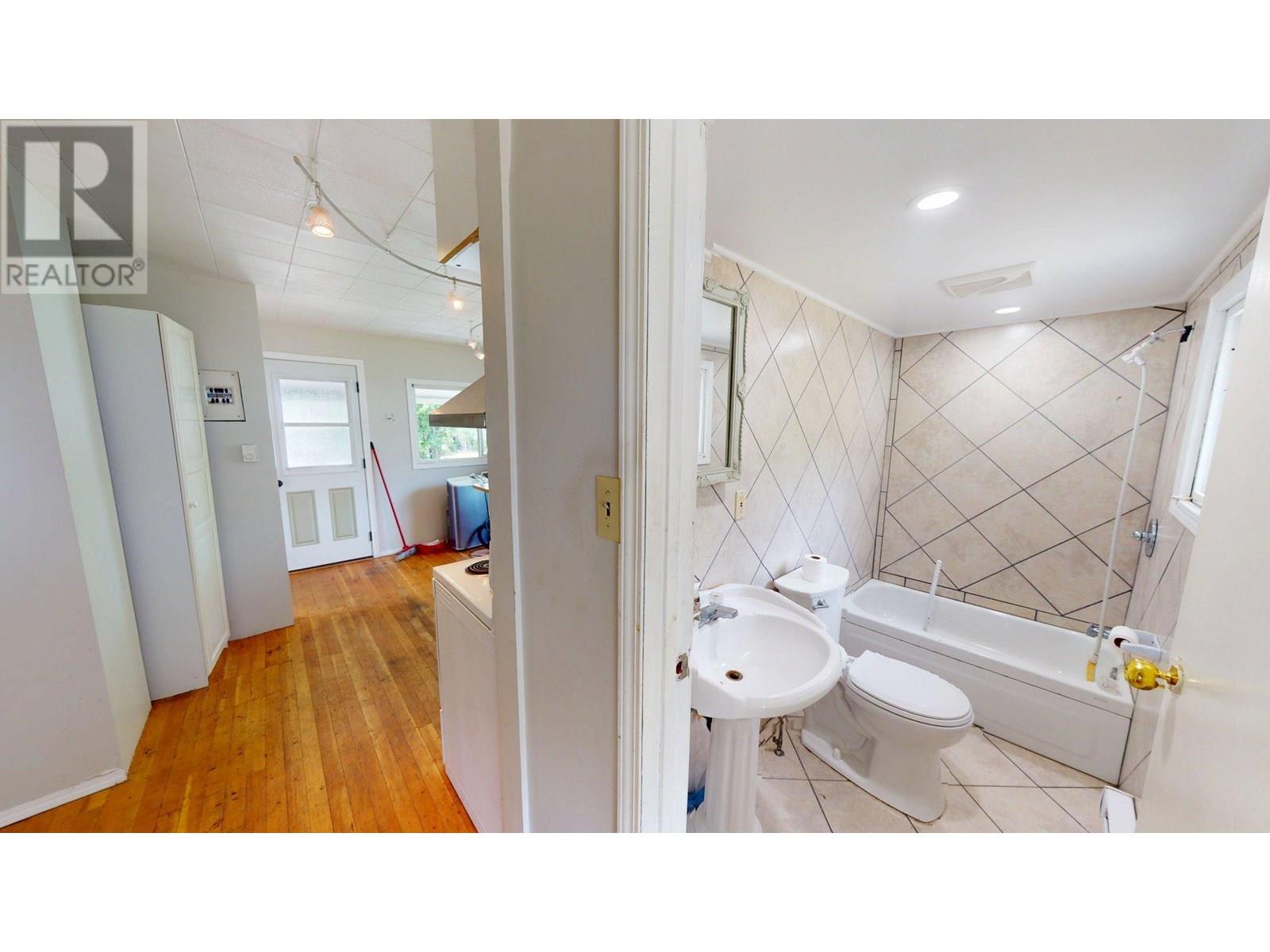 2217 Seventh Avenue, Trail, British Columbia  V1R 3C9 - Photo 11 - 10352813