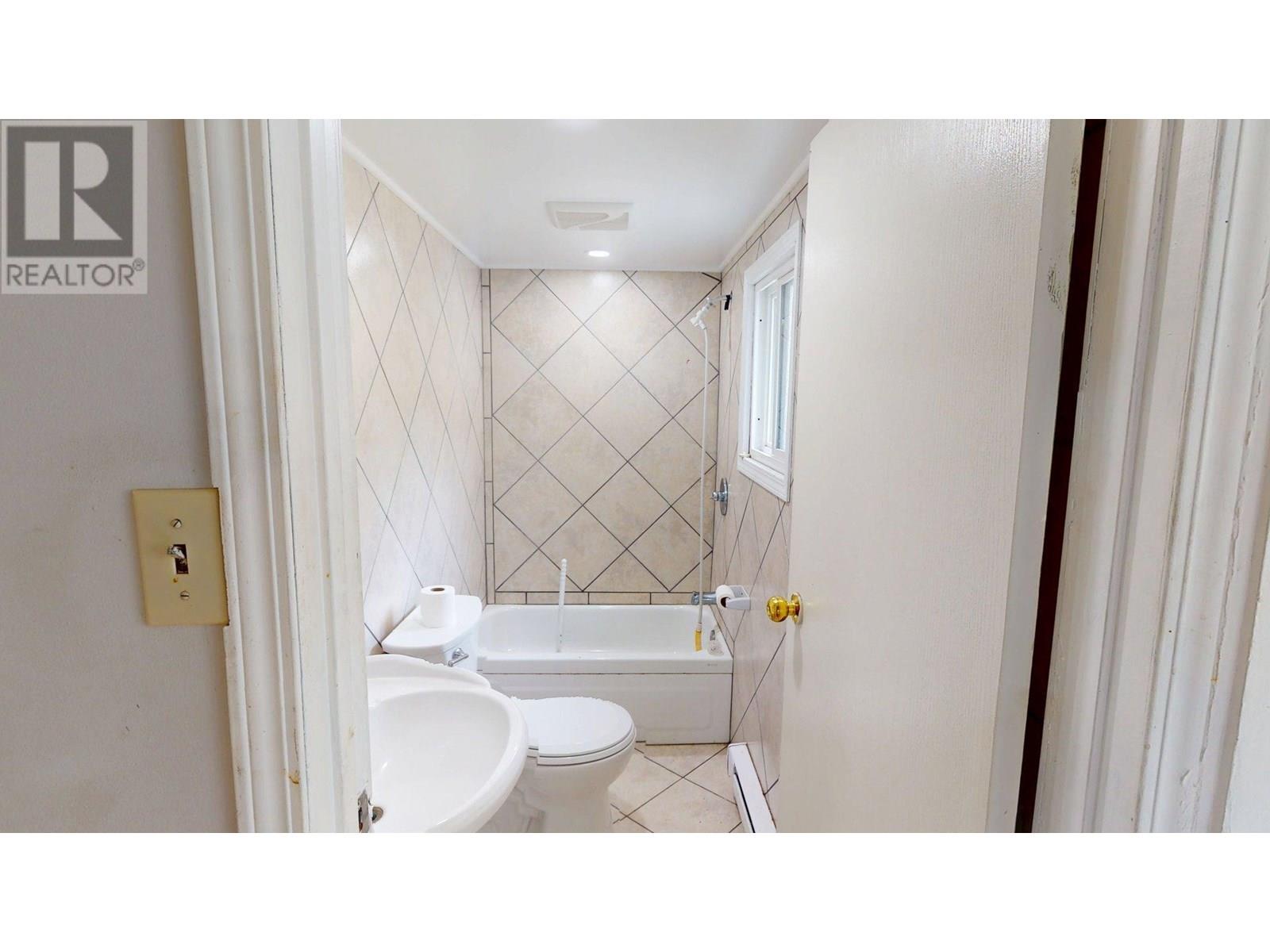 2217 Seventh Avenue, Trail, British Columbia  V1R 3C9 - Photo 12 - 10352813