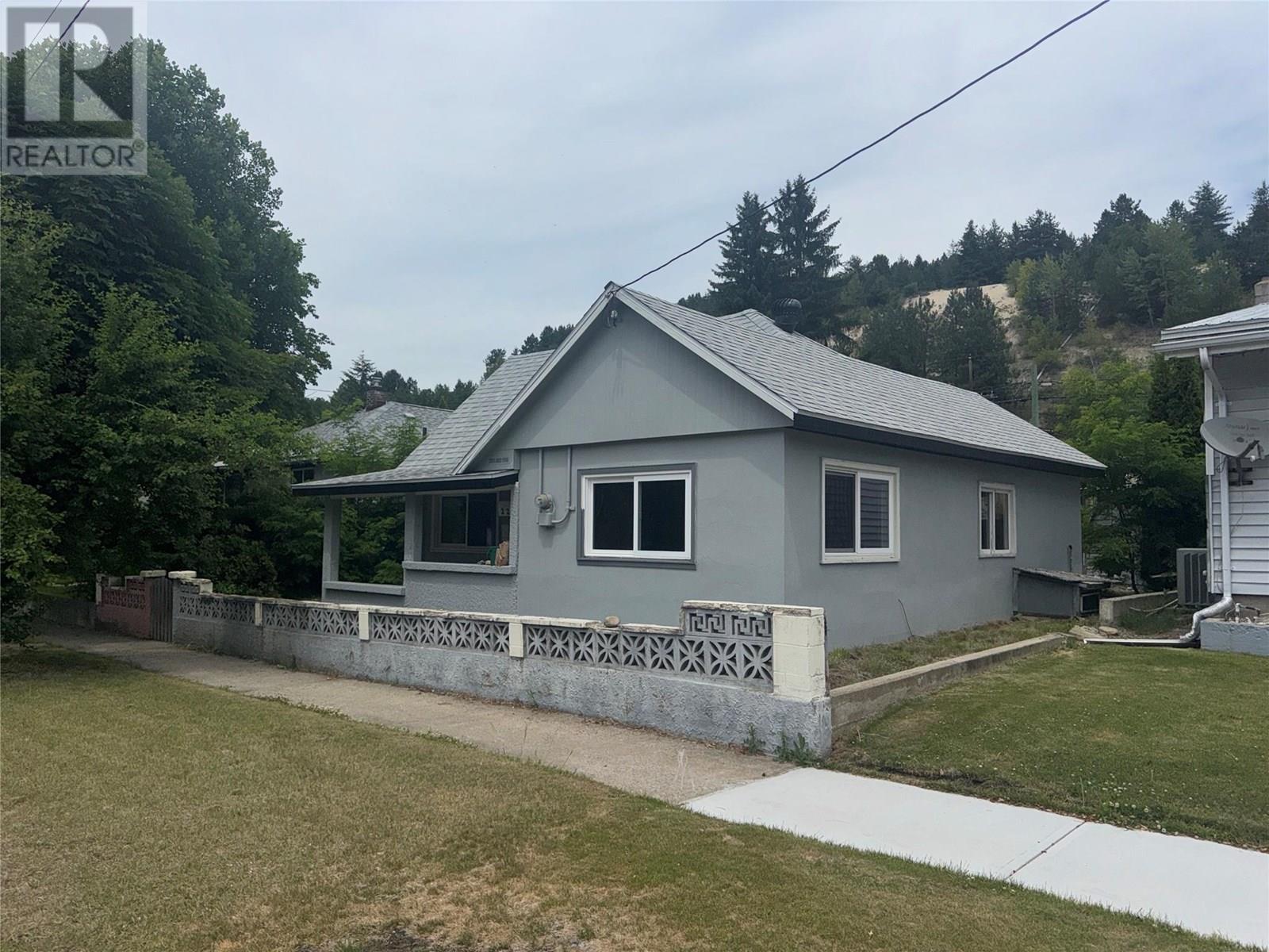 2217 Seventh Avenue, Trail, British Columbia  V1R 3C9 - Photo 2 - 10352813