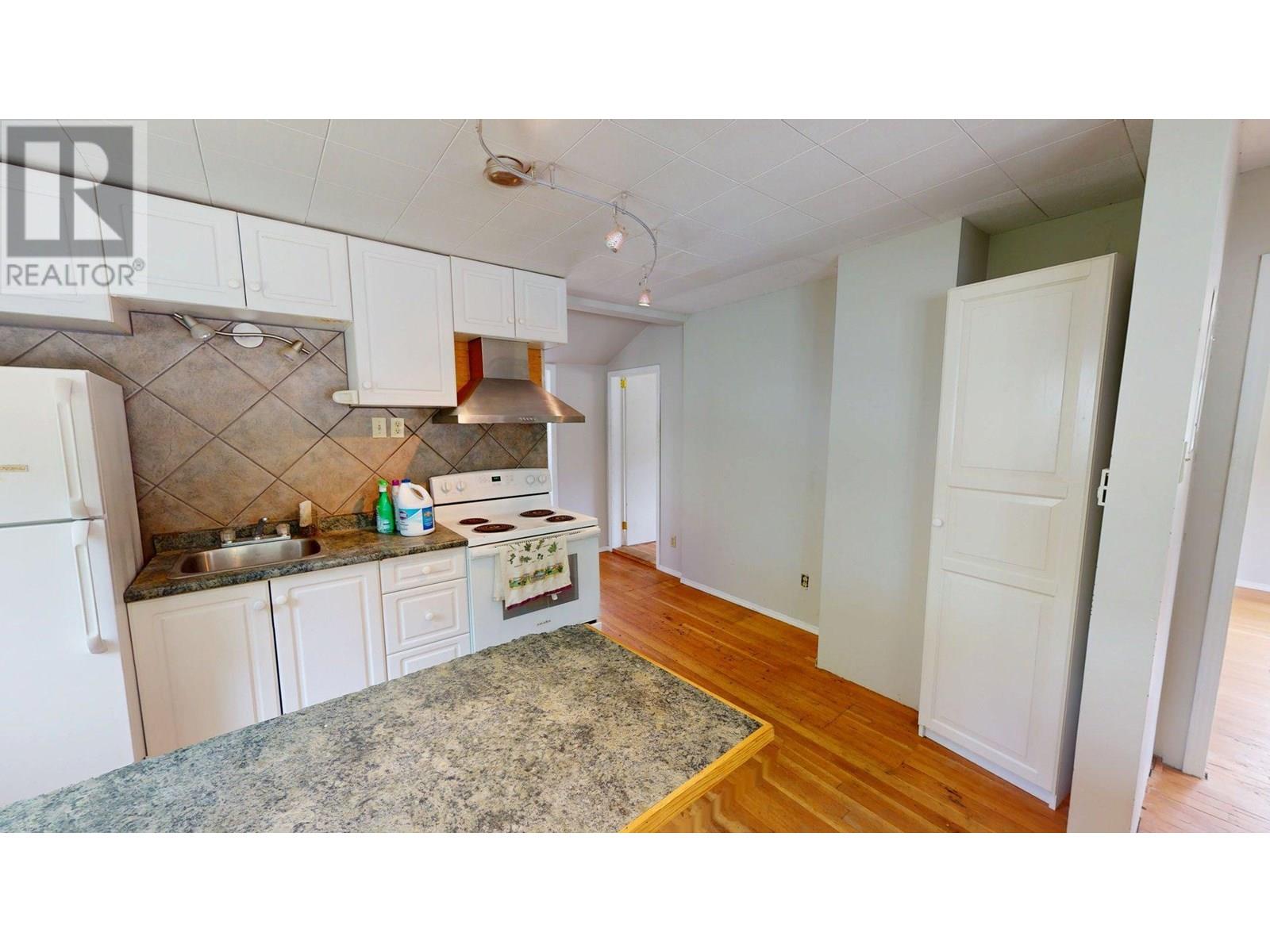 2217 Seventh Avenue, Trail, British Columbia  V1R 3C9 - Photo 3 - 10352813