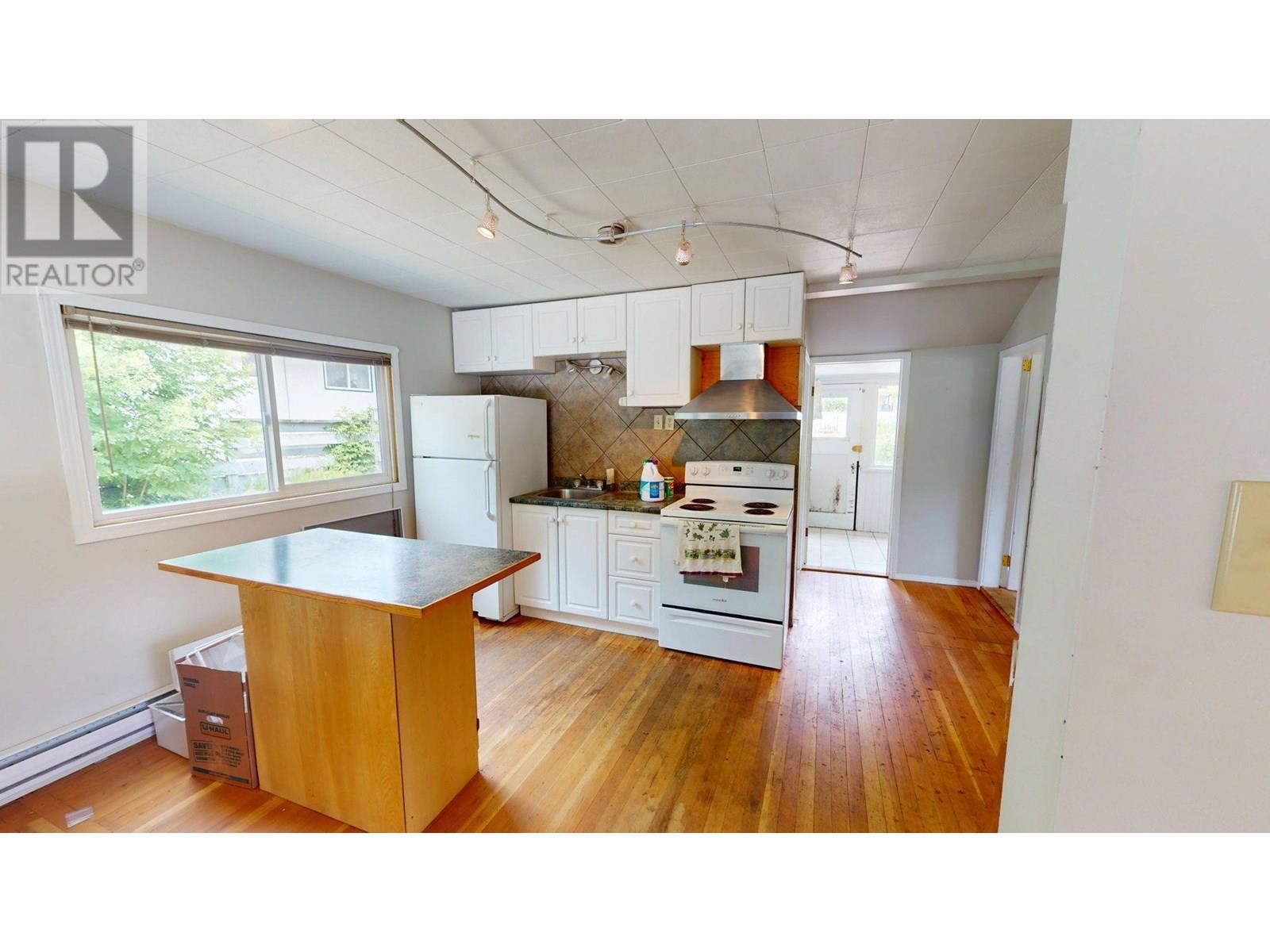2217 Seventh Avenue, Trail, British Columbia  V1R 3C9 - Photo 4 - 10352813