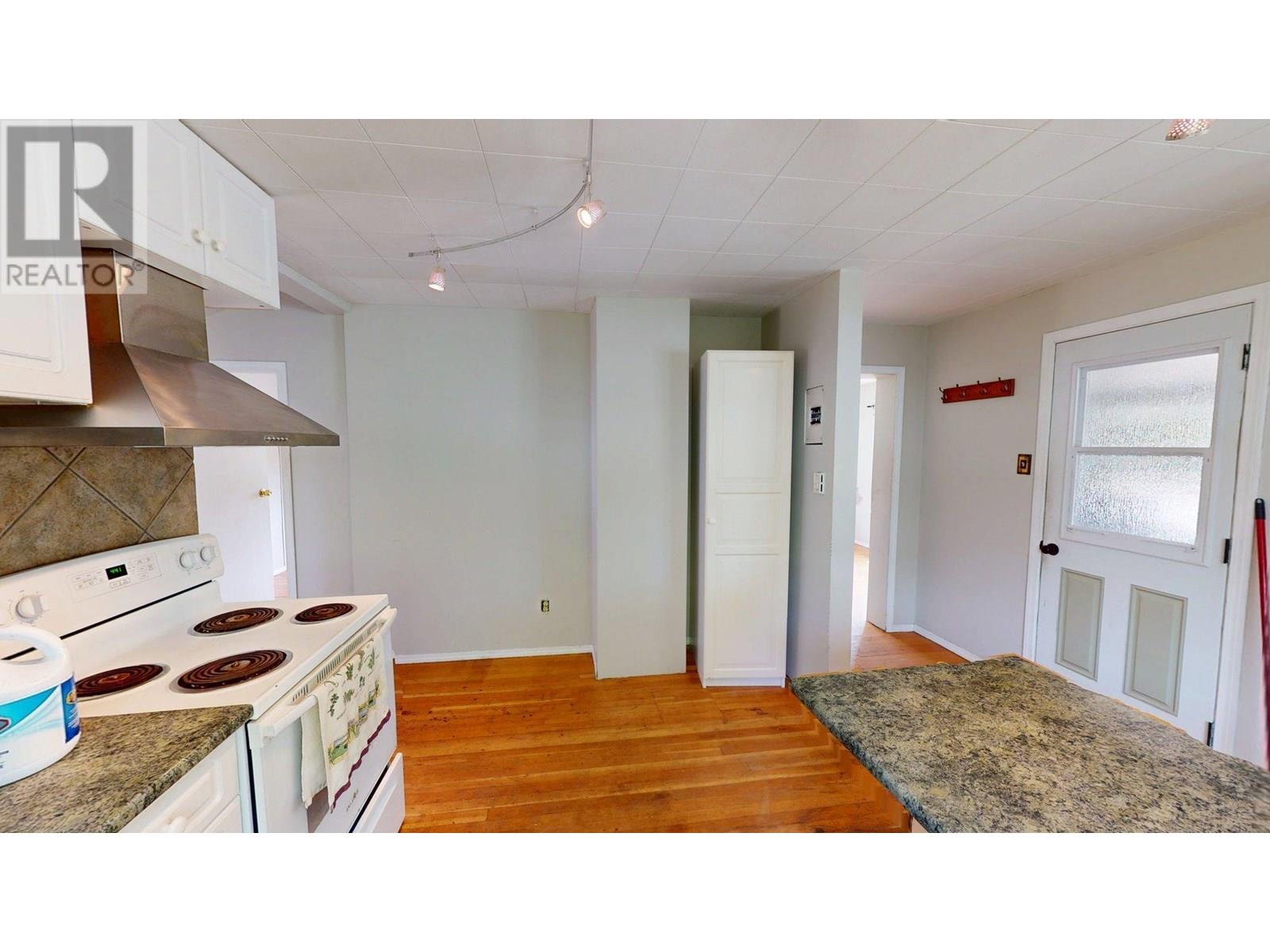 2217 Seventh Avenue, Trail, British Columbia  V1R 3C9 - Photo 5 - 10352813