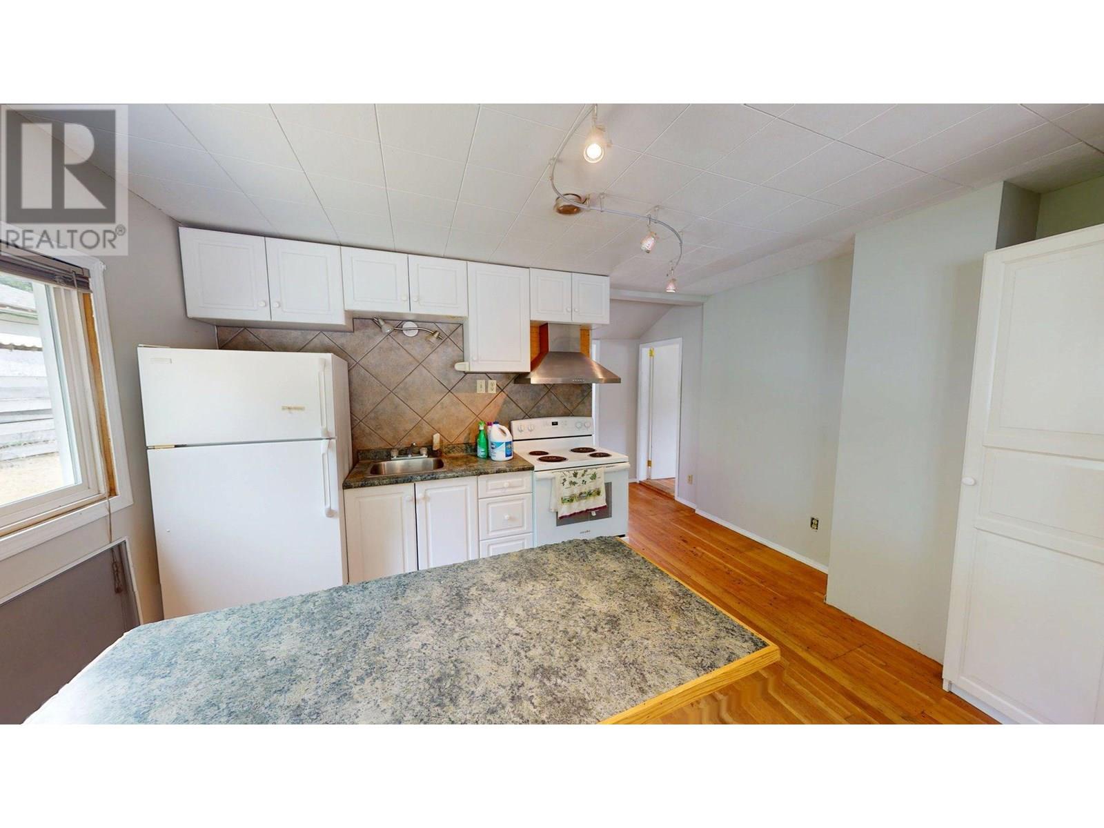 2217 Seventh Avenue, Trail, British Columbia  V1R 3C9 - Photo 6 - 10352813