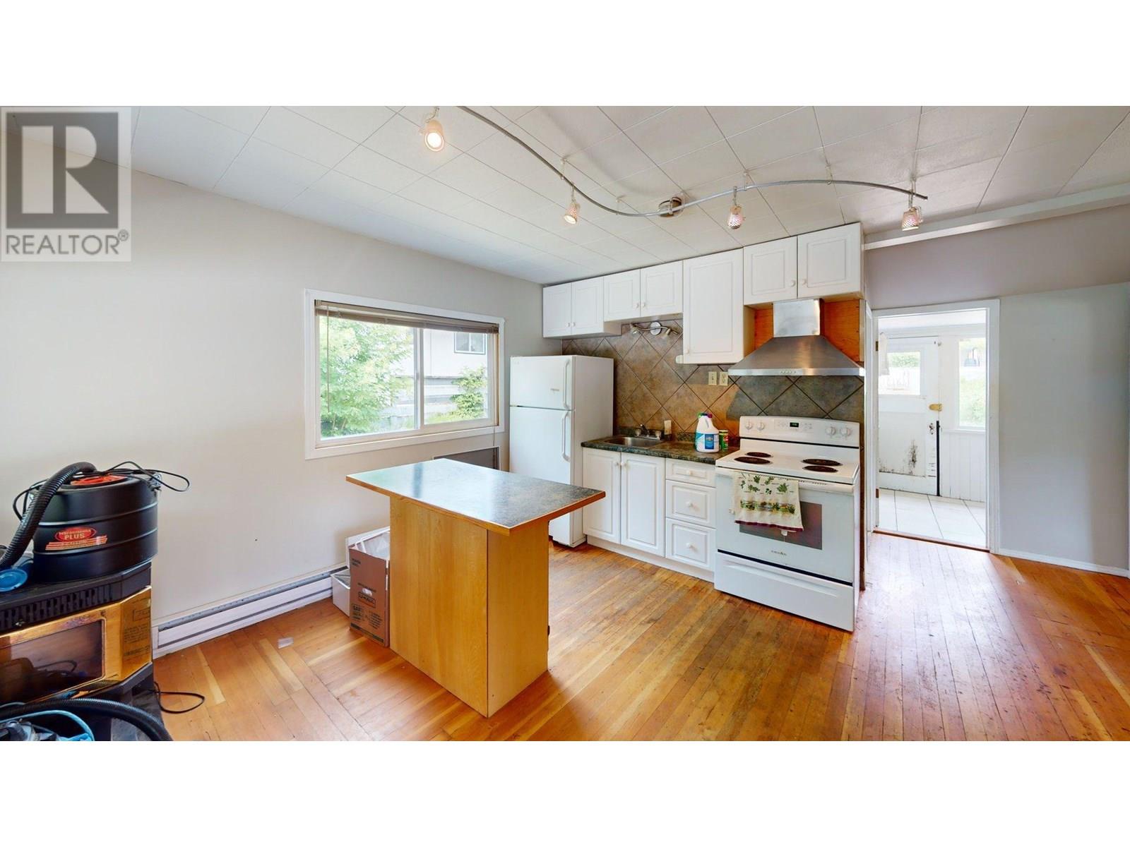 2217 Seventh Avenue, Trail, British Columbia  V1R 3C9 - Photo 8 - 10352813