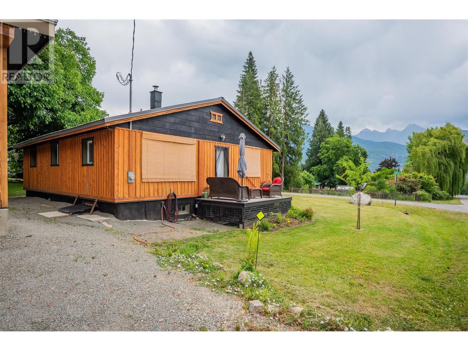 439 View Street, Kaslo, British Columbia  V0G 1M0 - Photo 1 - 10353228