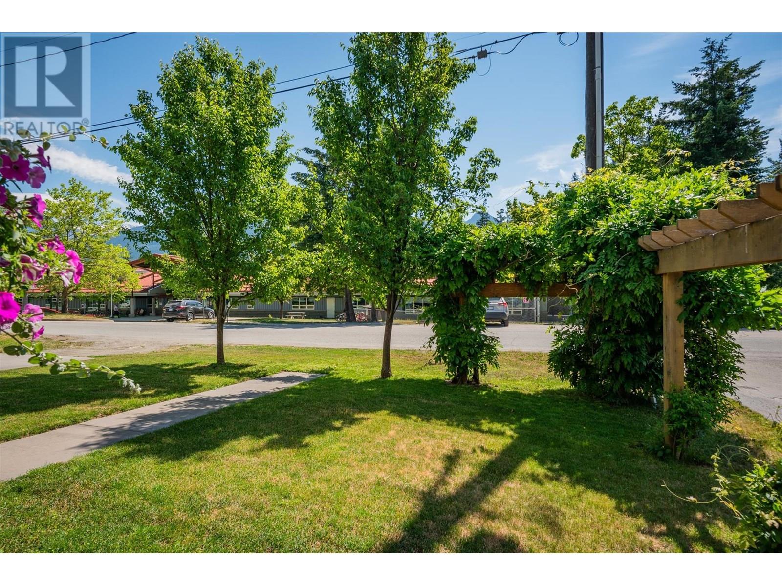 509 6th Street, Kaslo, British Columbia  V0G 1M0 - Photo 19 - 10353227