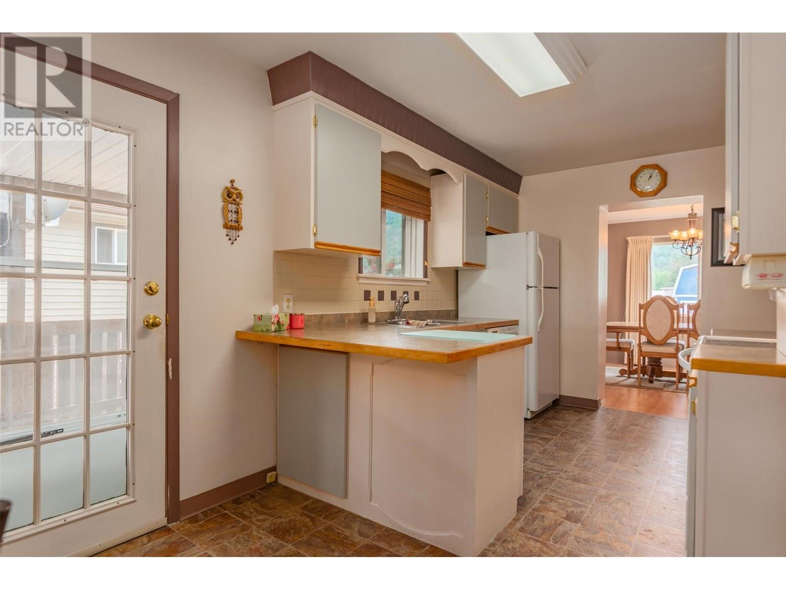2064 Seventh Avenue, Trail, British Columbia  V1R 3C5 - Photo 3 - 10353631
