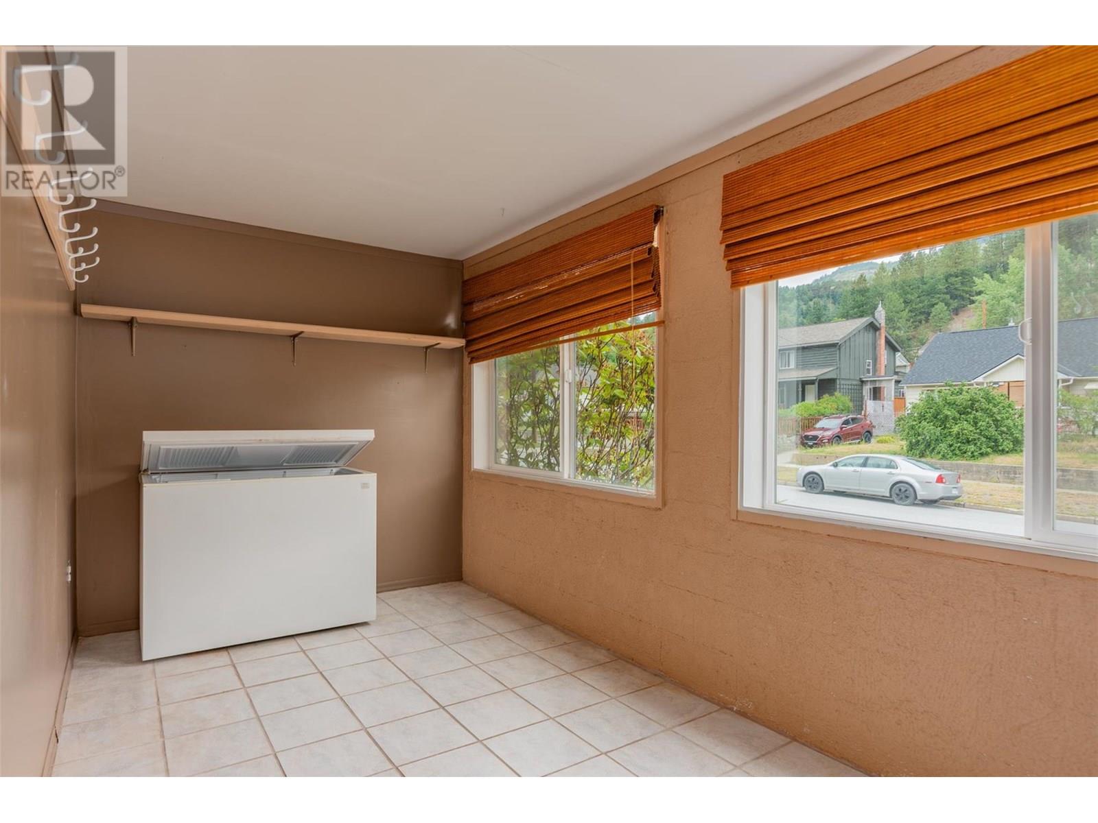 2064 Seventh Avenue, Trail, British Columbia  V1R 3C5 - Photo 32 - 10353631