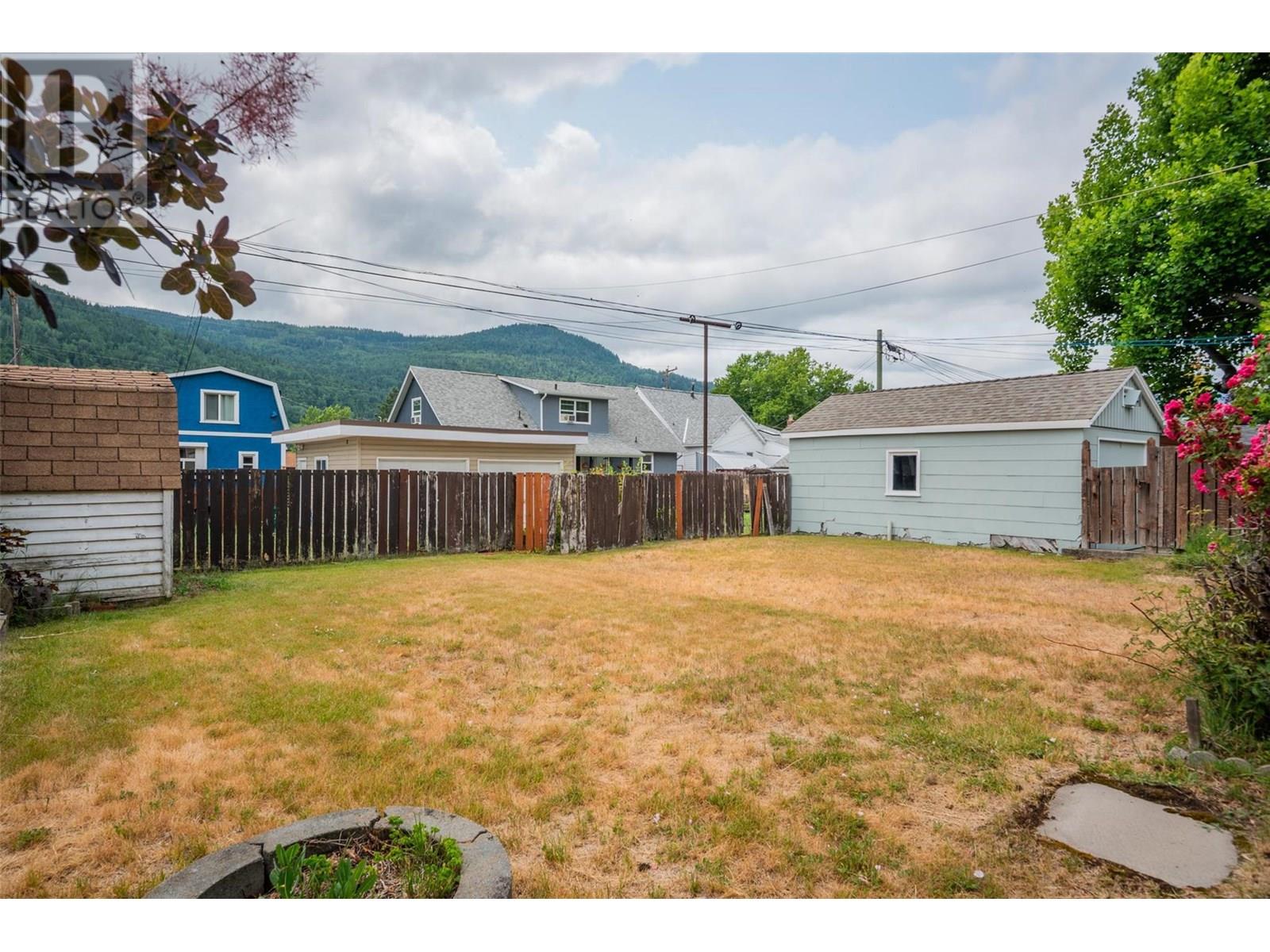 2064 Seventh Avenue, Trail, British Columbia  V1R 3C5 - Photo 39 - 10353631