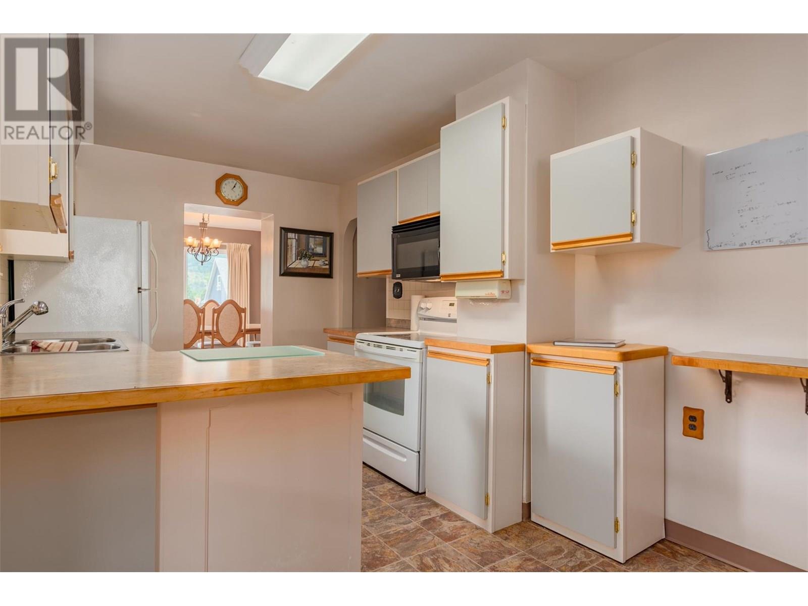 2064 Seventh Avenue, Trail, British Columbia  V1R 3C5 - Photo 5 - 10353631
