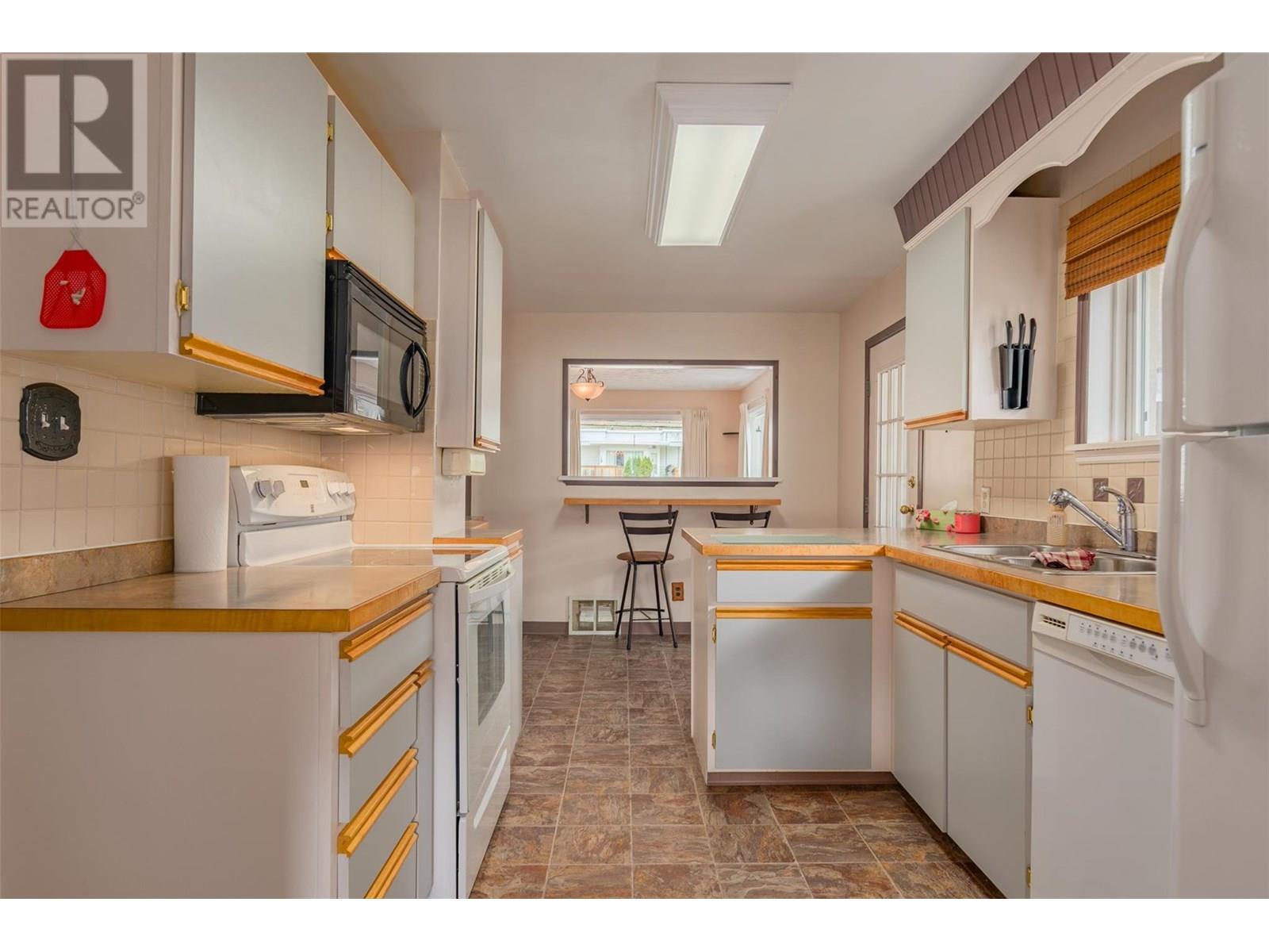 2064 Seventh Avenue, Trail, British Columbia  V1R 3C5 - Photo 6 - 10353631