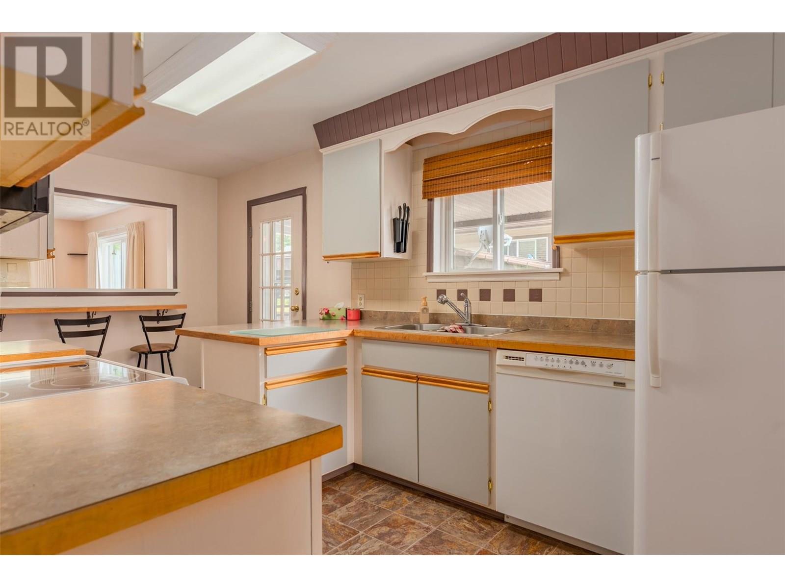 2064 Seventh Avenue, Trail, British Columbia  V1R 3C5 - Photo 7 - 10353631
