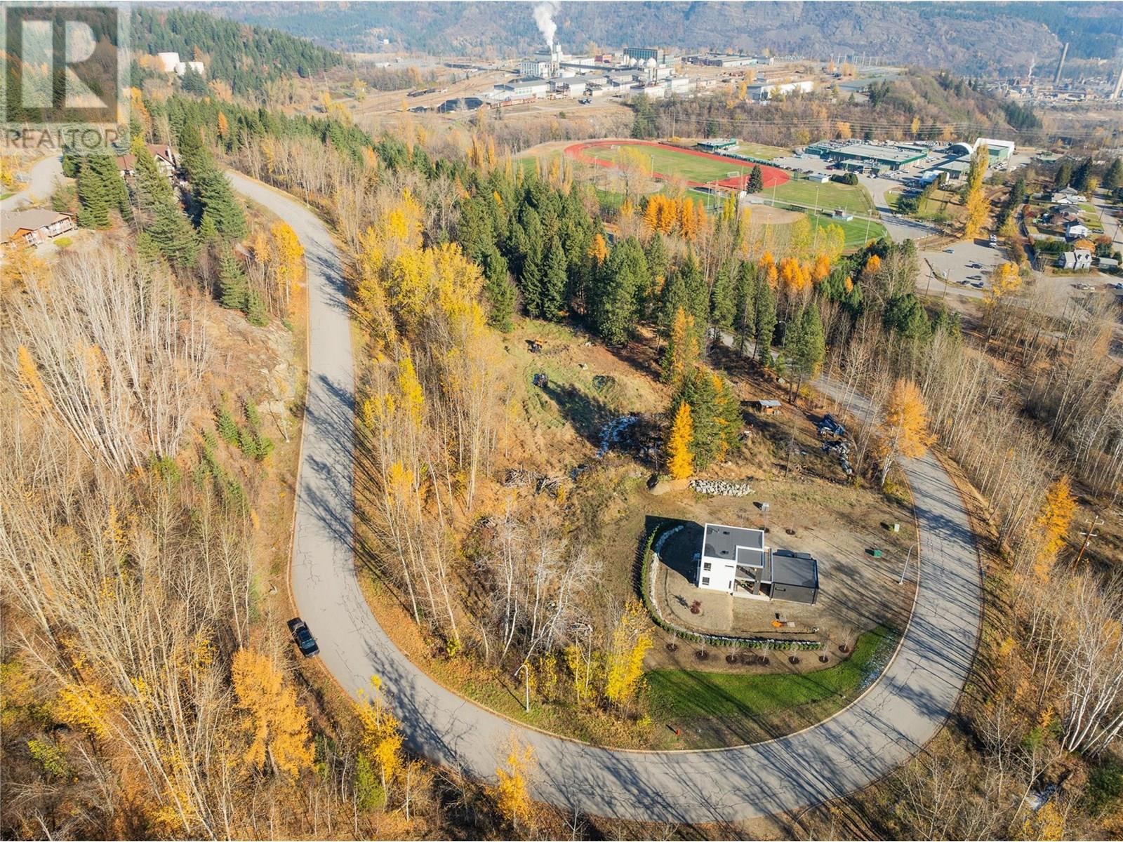 220 Whitman Way, Warfield, British Columbia  V1R 4T9 - Photo 1 - 10353944
