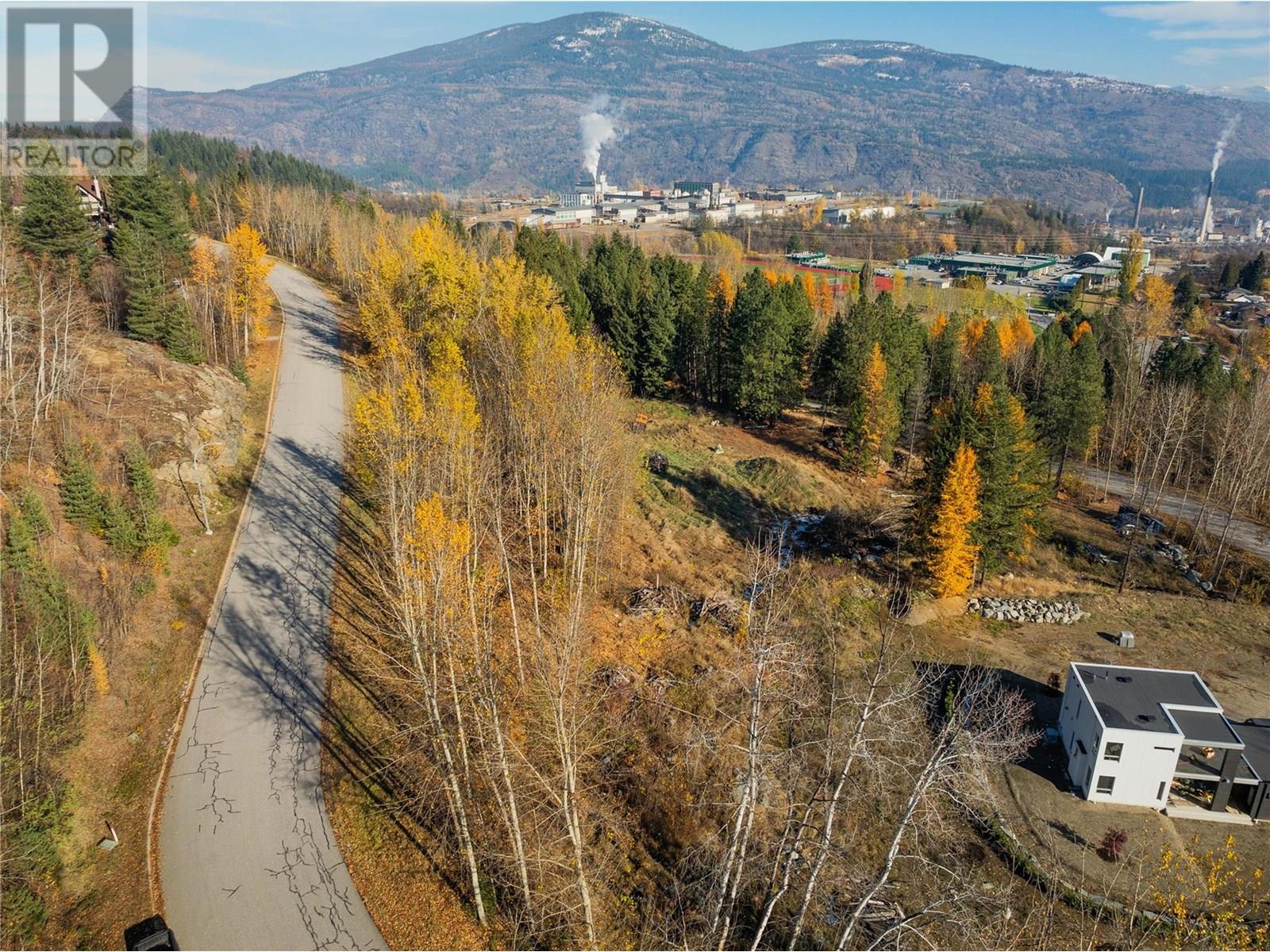 220 Whitman Way, Warfield, British Columbia  V1R 4T9 - Photo 3 - 10353944