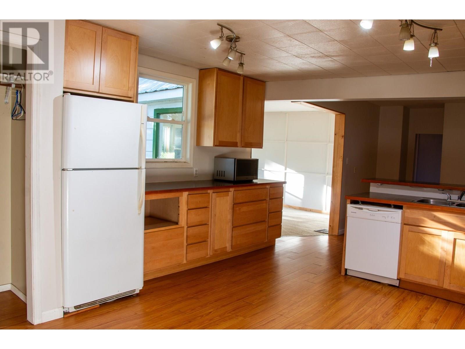 223 Riverside Avenue, Salmo, British Columbia  V0G 1Z0 - Photo 10 - 10353799