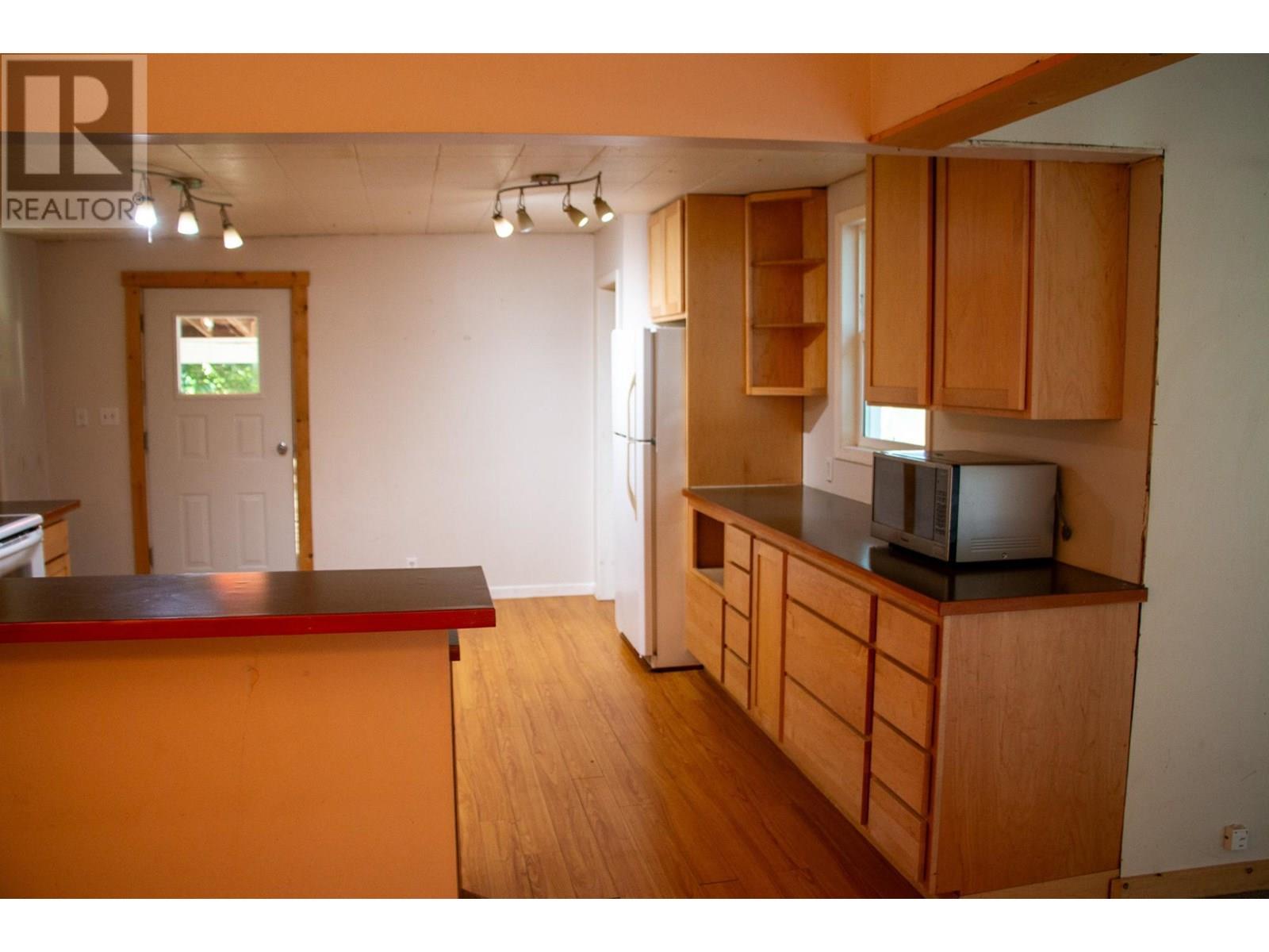 223 Riverside Avenue, Salmo, British Columbia  V0G 1Z0 - Photo 11 - 10353799