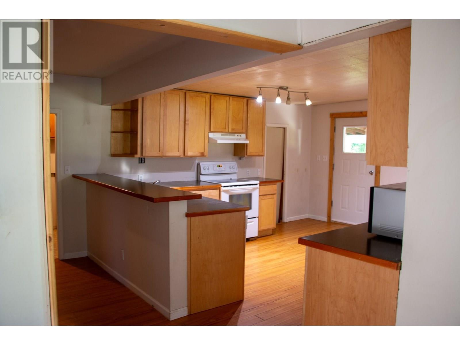 223 Riverside Avenue, Salmo, British Columbia  V0G 1Z0 - Photo 13 - 10353799