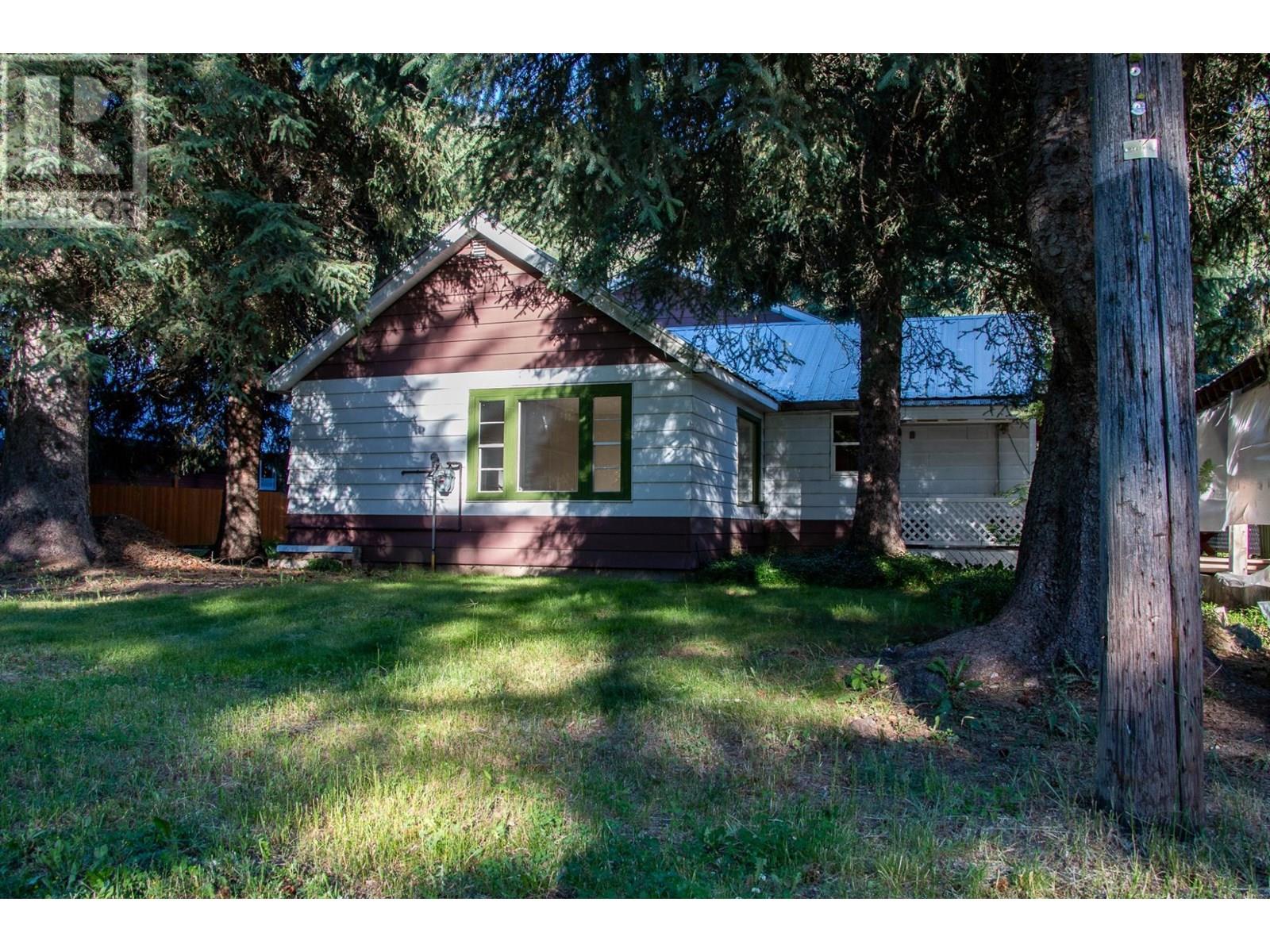 223 Riverside Avenue, Salmo, British Columbia  V0G 1Z0 - Photo 2 - 10353799