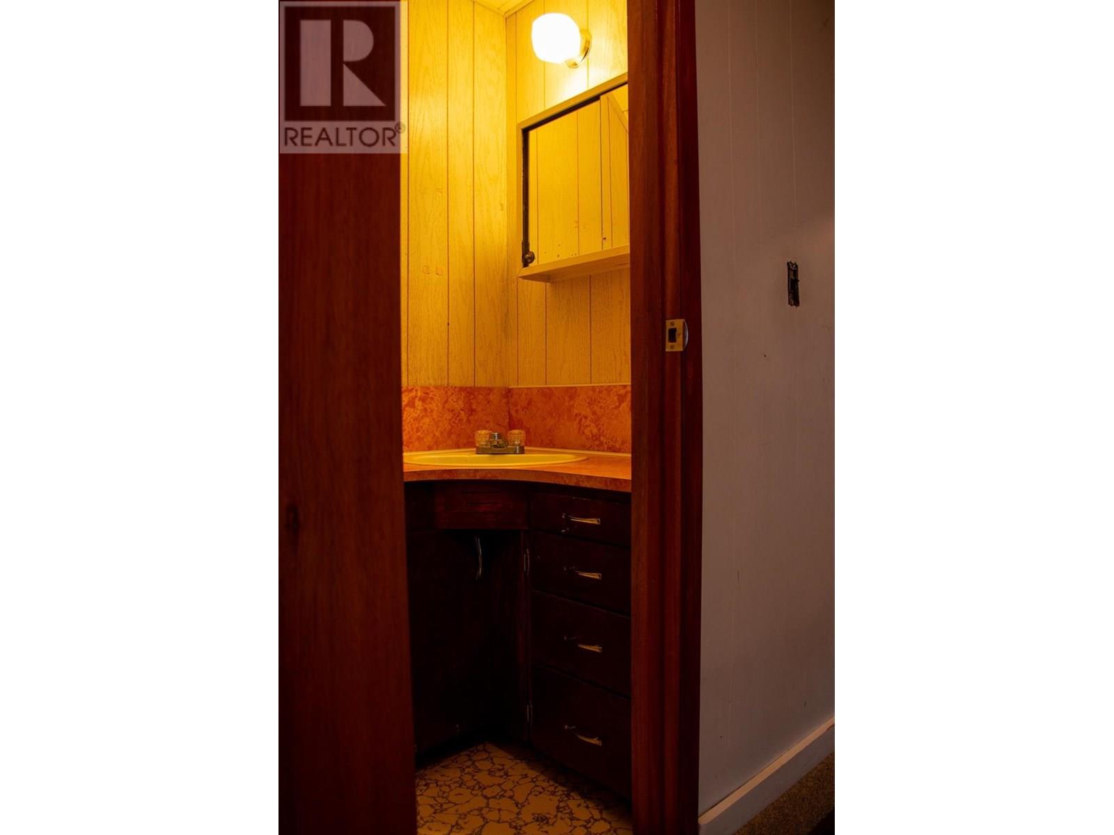 223 Riverside Avenue, Salmo, British Columbia  V0G 1Z0 - Photo 28 - 10353799