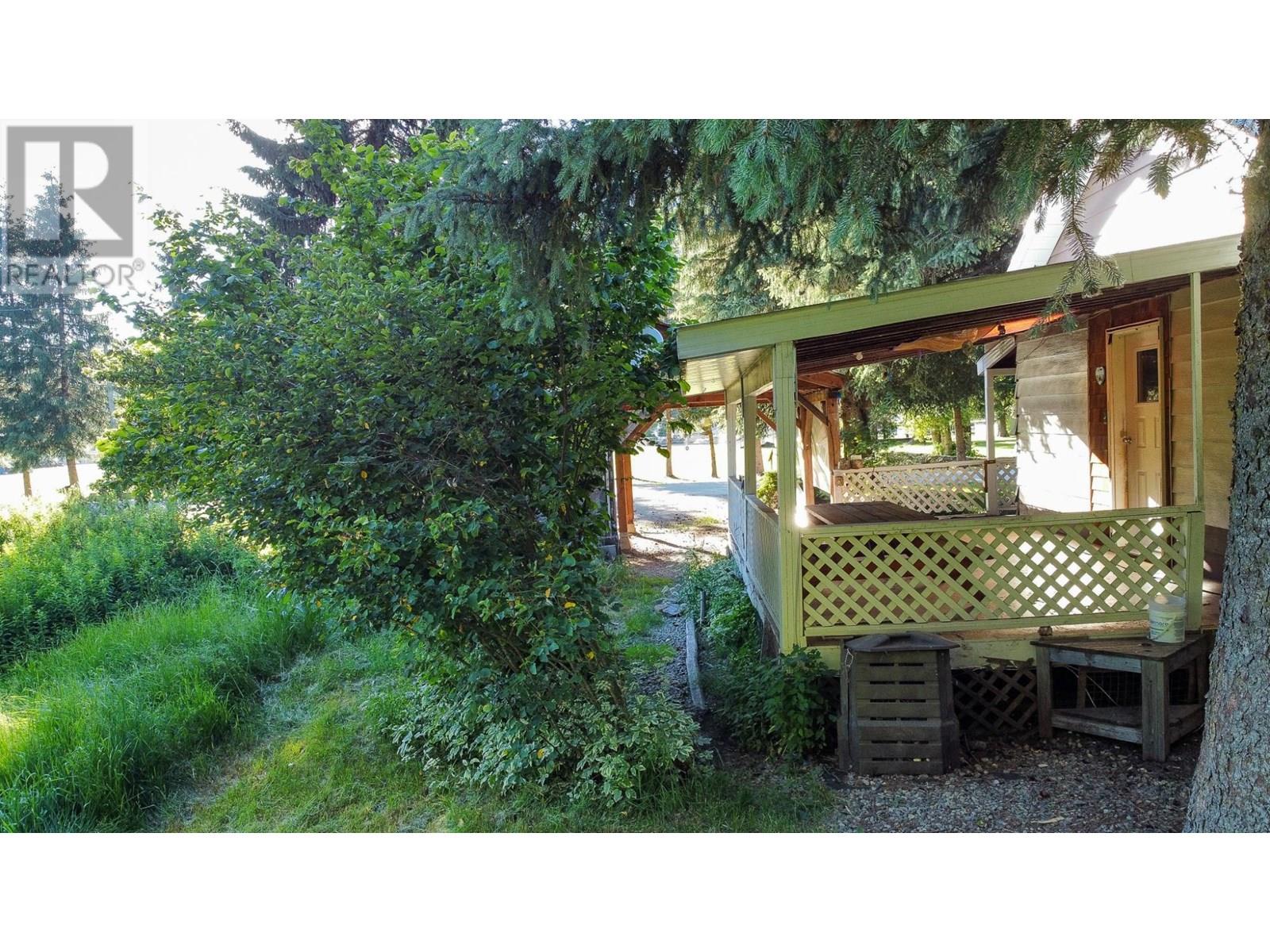 223 Riverside Avenue, Salmo, British Columbia  V0G 1Z0 - Photo 3 - 10353799