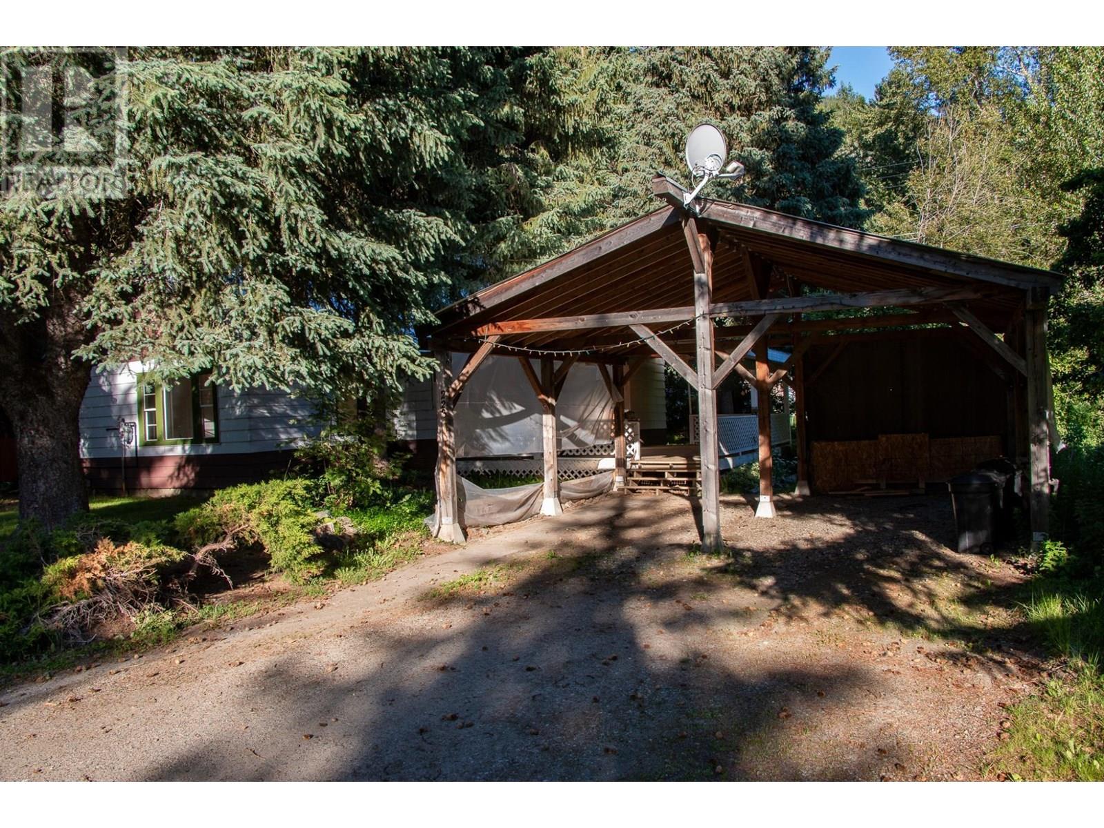223 Riverside Avenue, Salmo, British Columbia  V0G 1Z0 - Photo 37 - 10353799