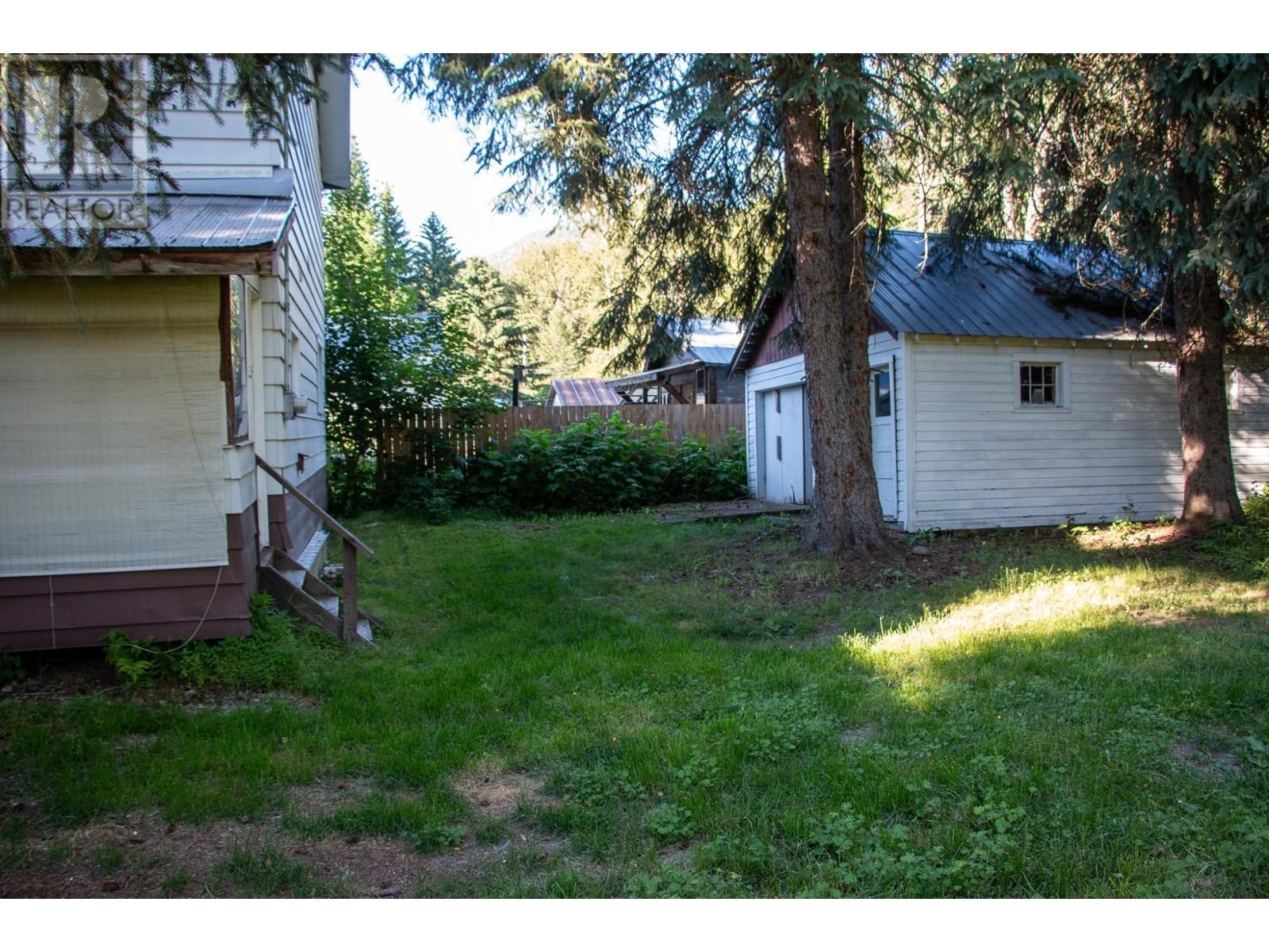 223 Riverside Avenue, Salmo, British Columbia  V0G 1Z0 - Photo 39 - 10353799
