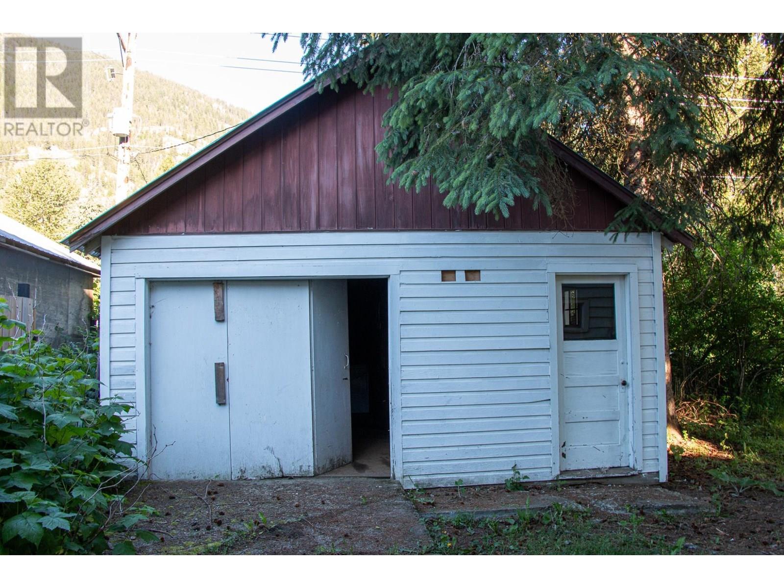 223 Riverside Avenue, Salmo, British Columbia  V0G 1Z0 - Photo 40 - 10353799