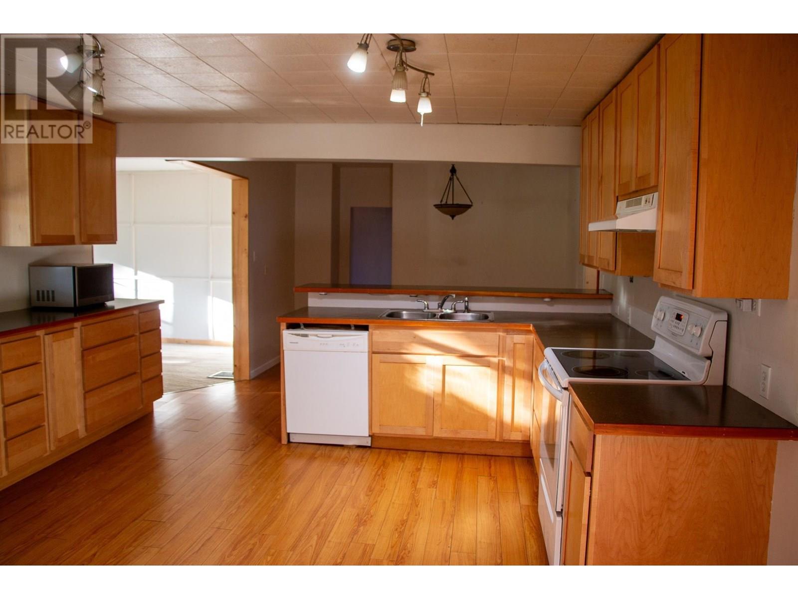 223 Riverside Avenue, Salmo, British Columbia  V0G 1Z0 - Photo 9 - 10353799