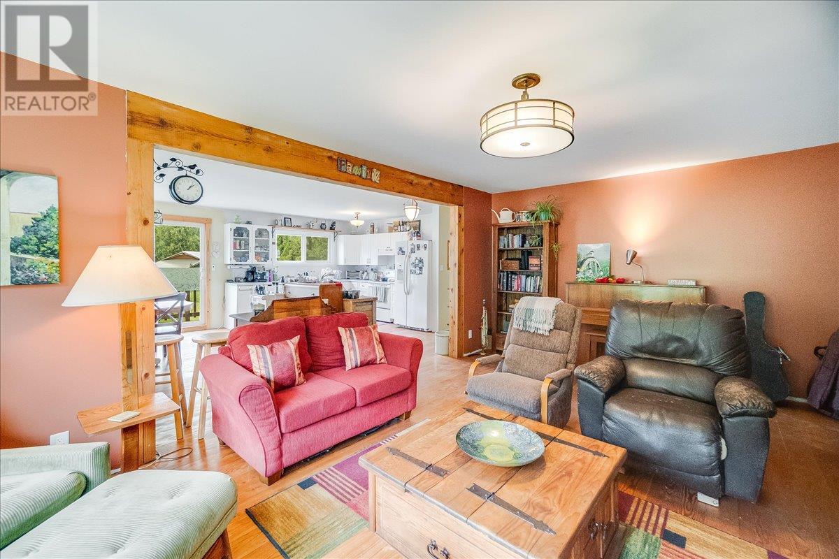 3814 Passmore Upper Road, Passmore, British Columbia  V0G 2J0 - Photo 10 - 10353986
