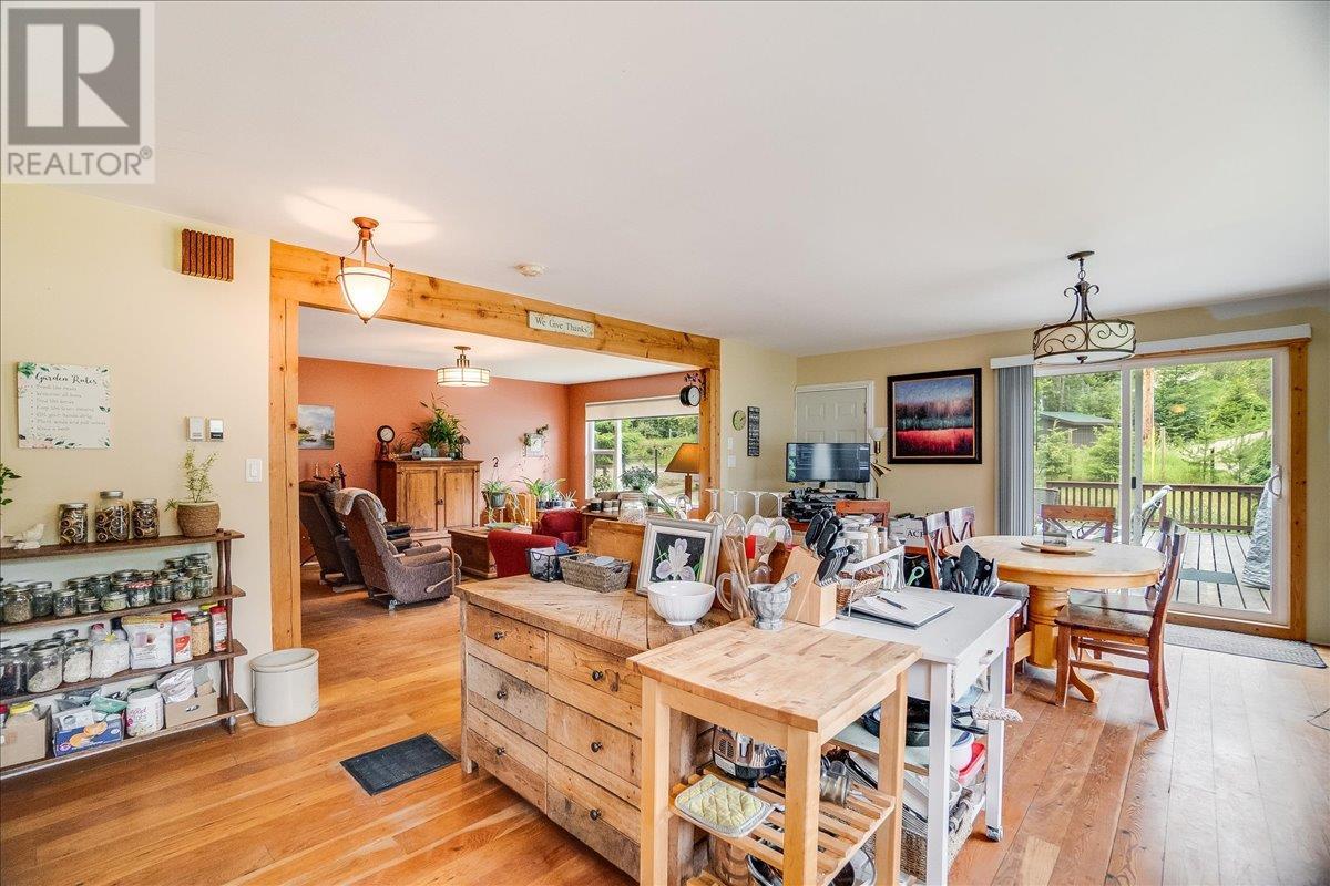 3814 Passmore Upper Road, Passmore, British Columbia  V0G 2J0 - Photo 3 - 10353986
