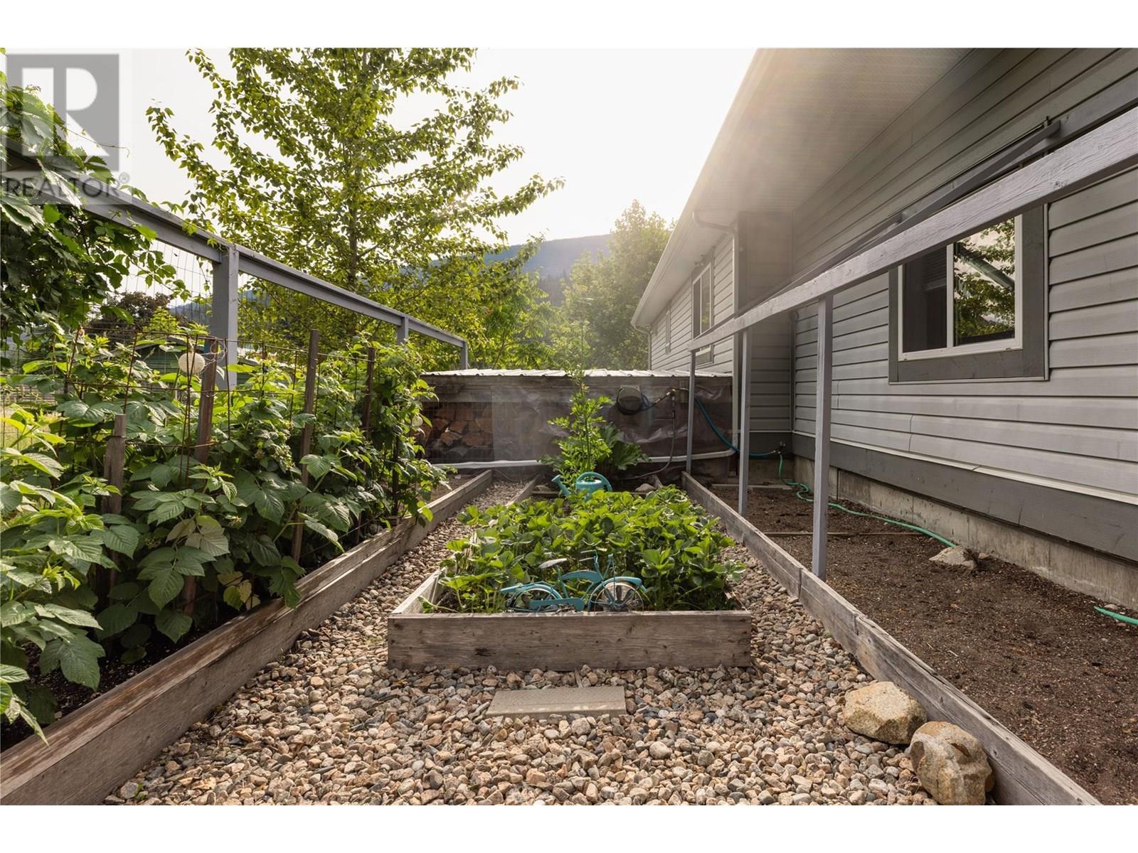603 Fletcher Avenue, Slocan, British Columbia  V0G 2C0 - Photo 46 - 10353619