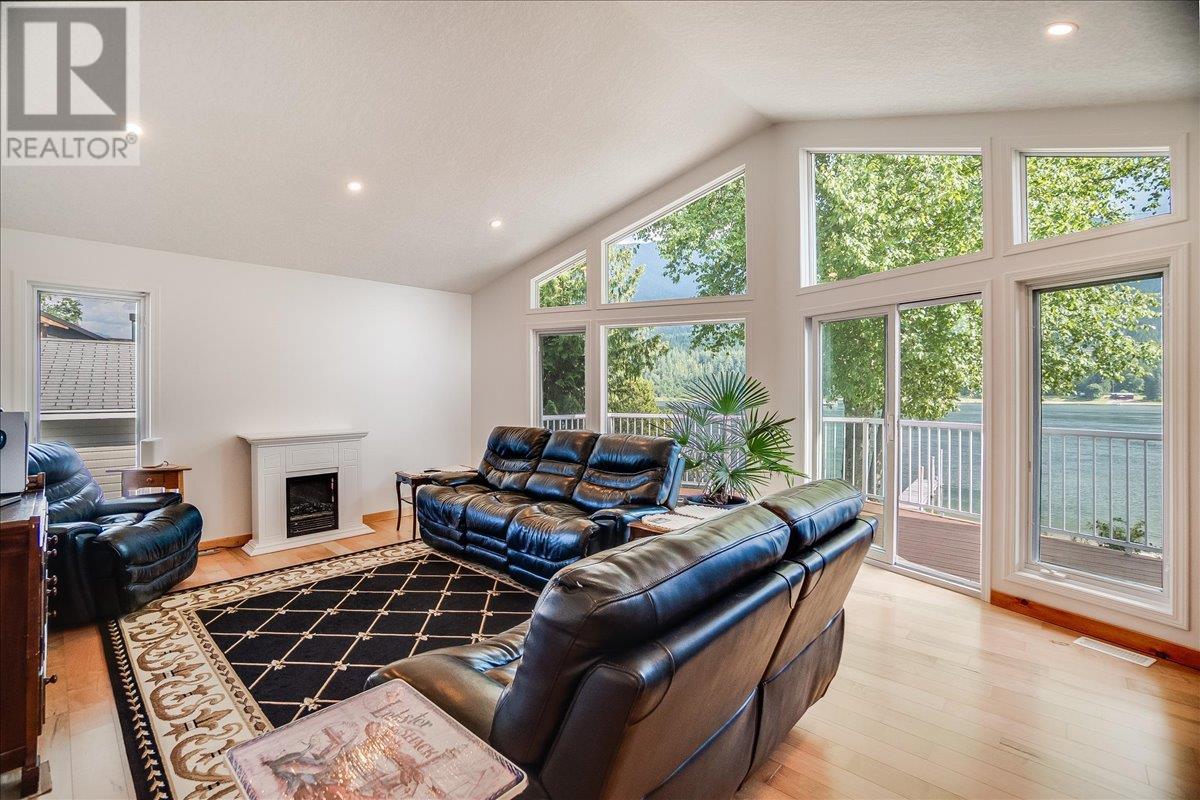 7620 3a Highway, Balfour, British Columbia  V0G 1C0 - Photo 12 - 10354089