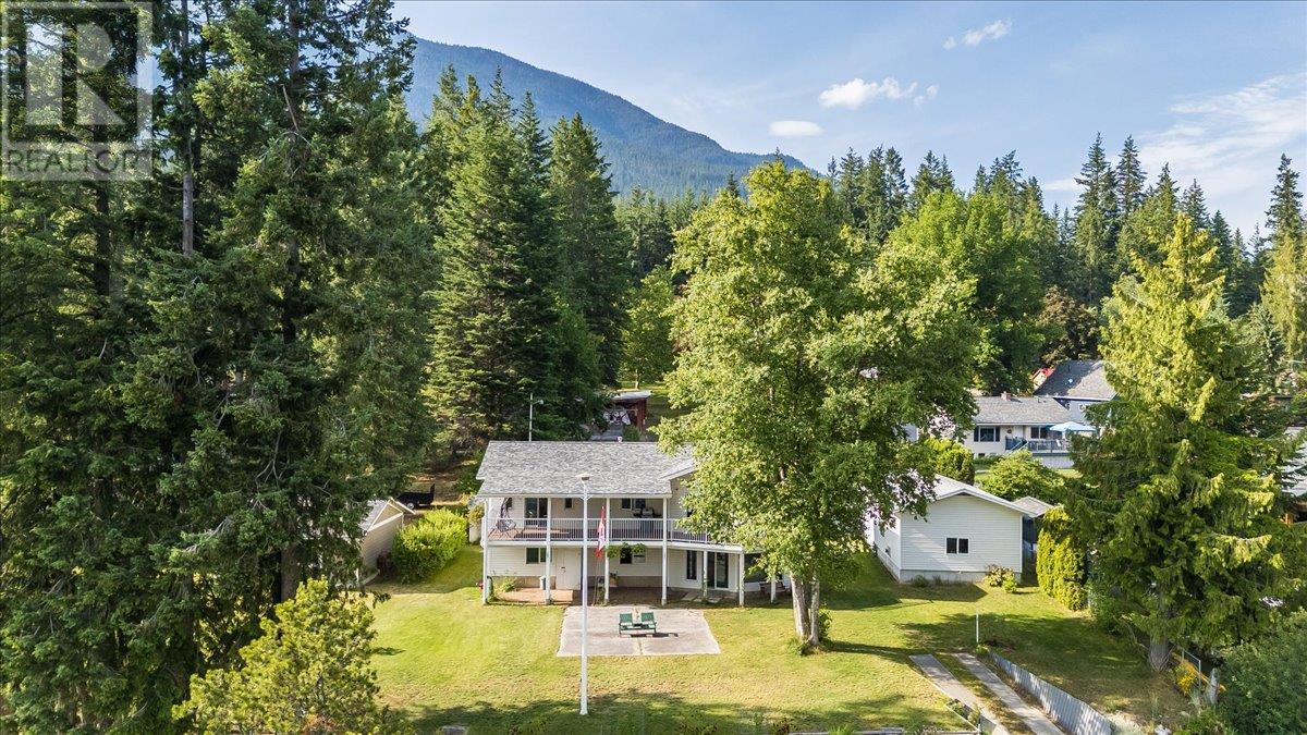 7620 3a Highway, Balfour, British Columbia  V0G 1C0 - Photo 2 - 10354089