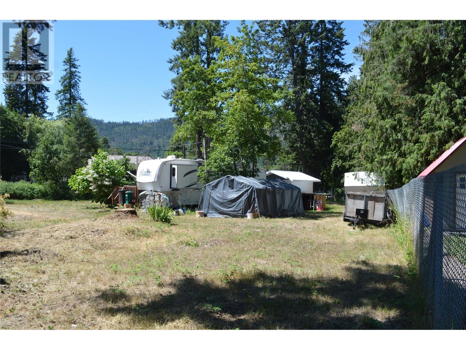60 Kingsley Road, Christina Lake, British Columbia  V0H 1E2 - Photo 10 - 10354146