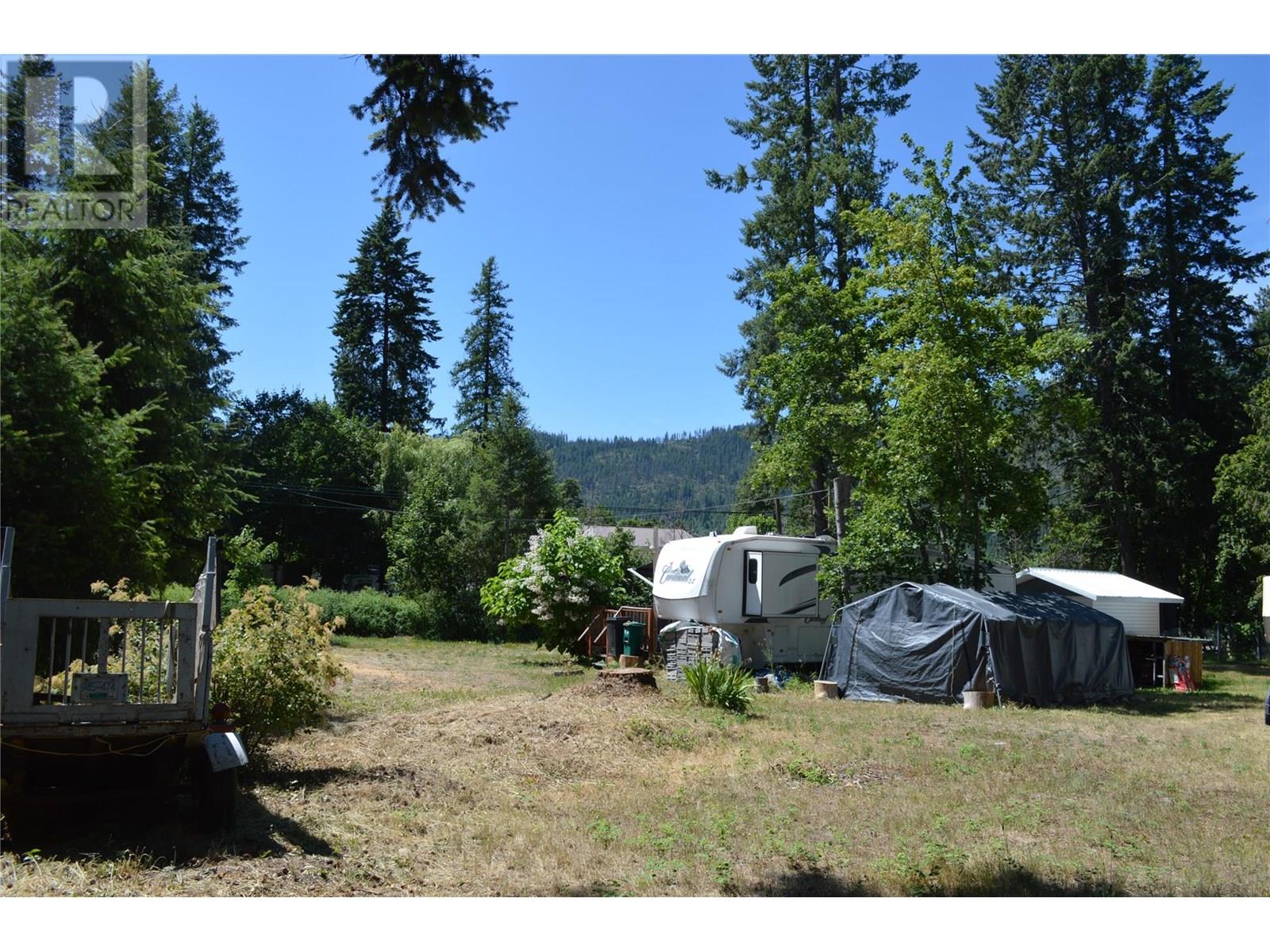 60 Kingsley Road, Christina Lake, British Columbia  V0H 1E2 - Photo 11 - 10354146