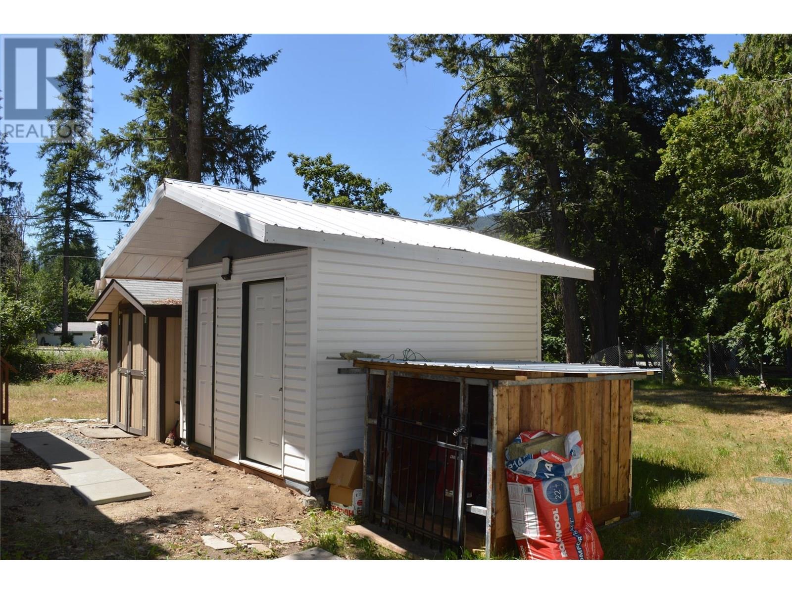 60 Kingsley Road, Christina Lake, British Columbia  V0H 1E2 - Photo 12 - 10354146