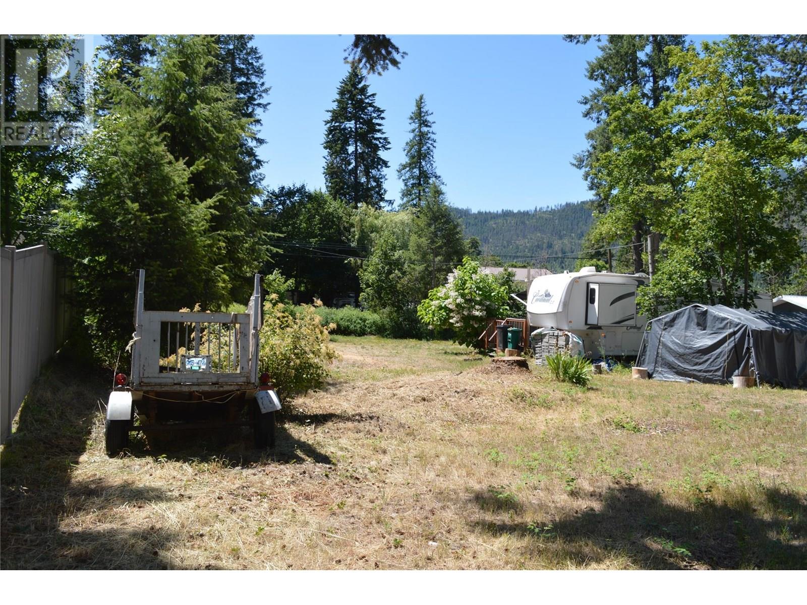 60 Kingsley Road, Christina Lake, British Columbia  V0H 1E2 - Photo 2 - 10354146