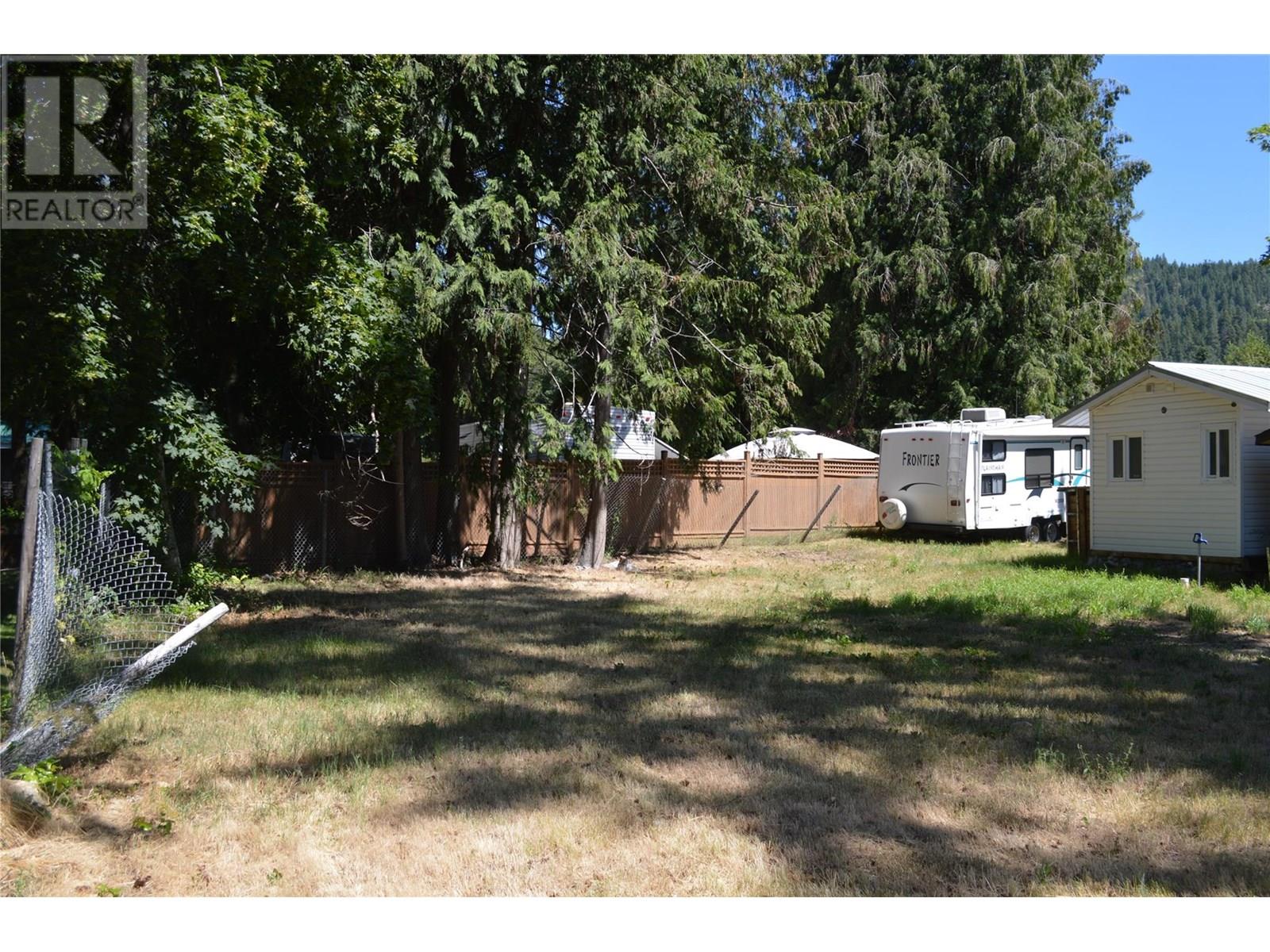 60 Kingsley Road, Christina Lake, British Columbia  V0H 1E2 - Photo 5 - 10354146