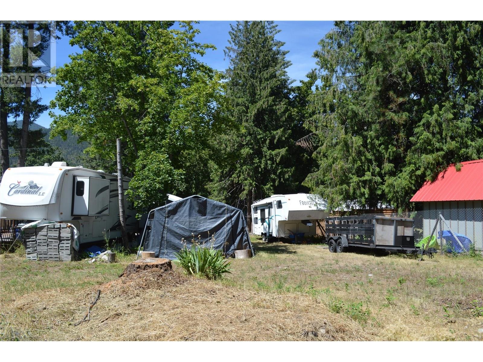 60 Kingsley Road, Christina Lake, British Columbia  V0H 1E2 - Photo 9 - 10354146