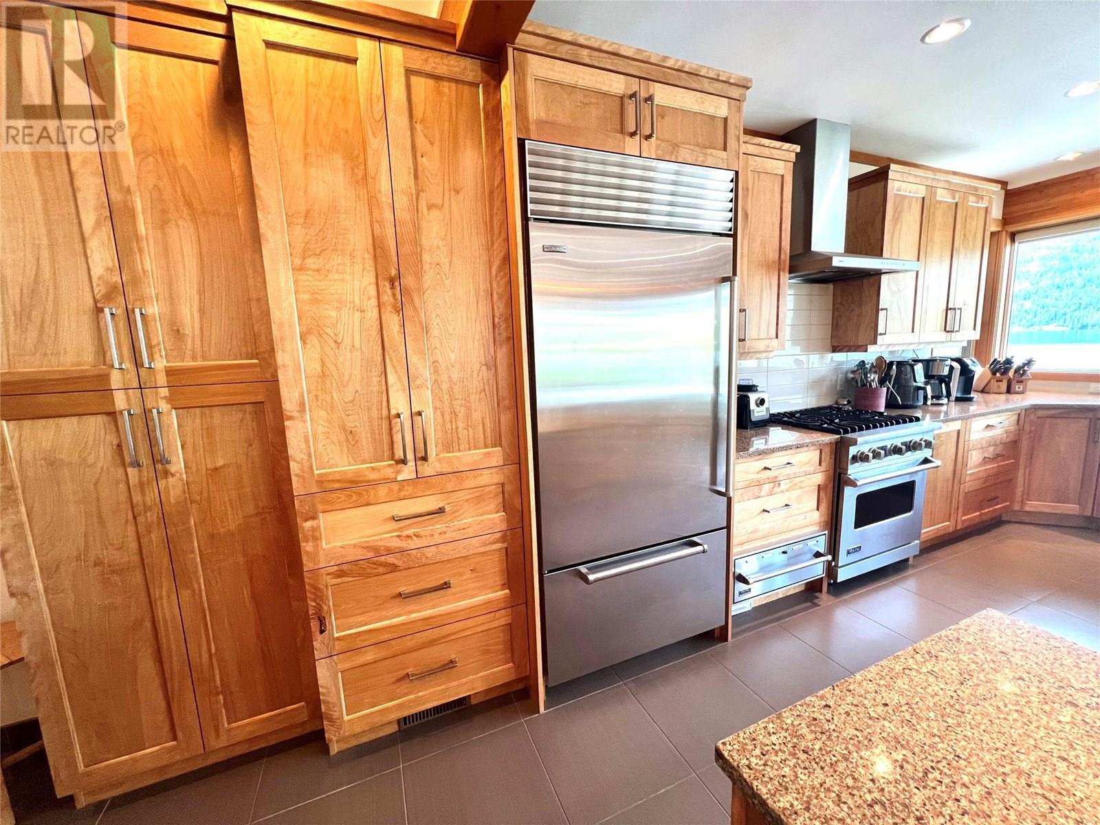 2411 Sunset Drive, Christina Lake, British Columbia  V0H 1E2 - Photo 10 - 10353981